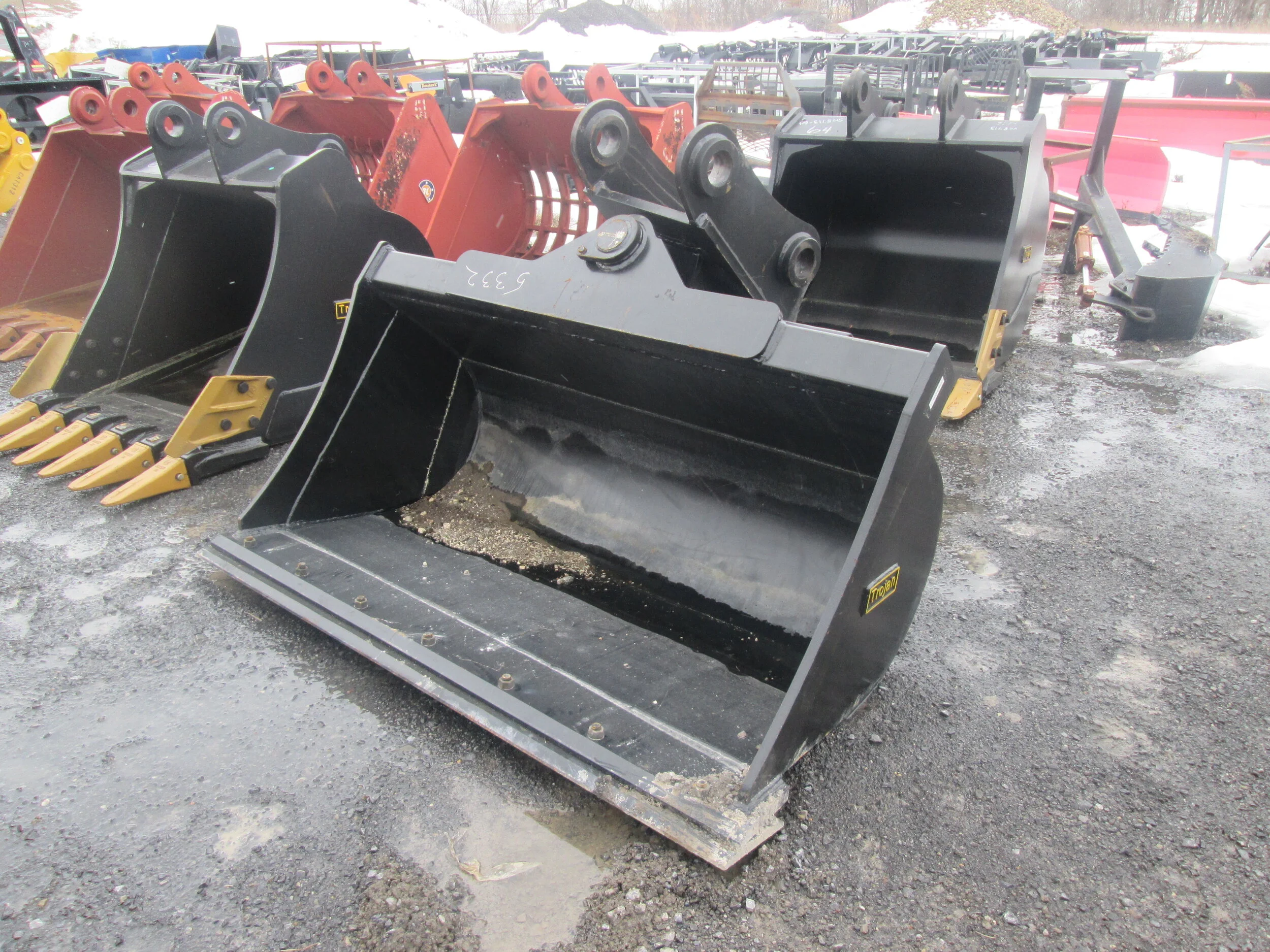 #5332- New 72" DE/Trojan Hydraulic Tilt Ditching Bucket CAT320, Komatsu PC200, Kobelco SK200- REGULAR PRICE $6,298.95 CASH OR WIRE TRANSFER PRICE IS