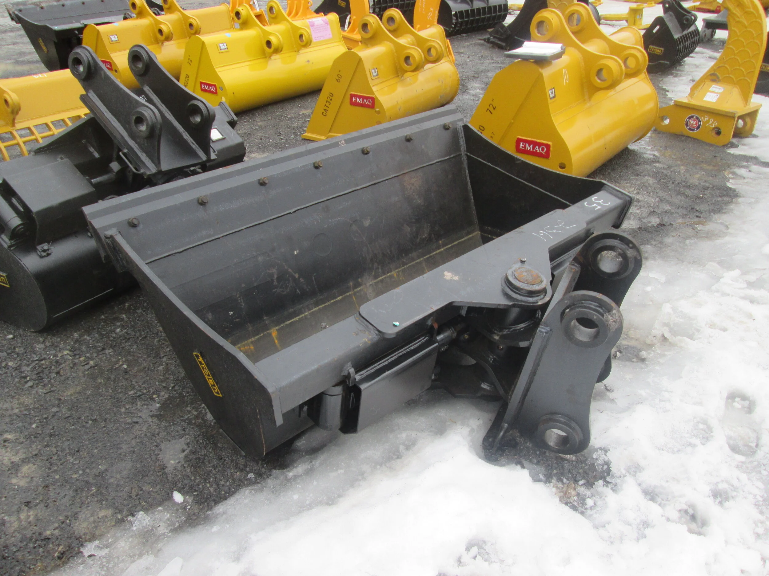 #2361- New 72" DE/Trojan Hydraulic Tilt Ditching Bucket CAT320, Komatsu PC200, Kobelco SK200 REGULAR PRICE $8,398.95 CASH OR WIRE TRANSFER PRICE IS