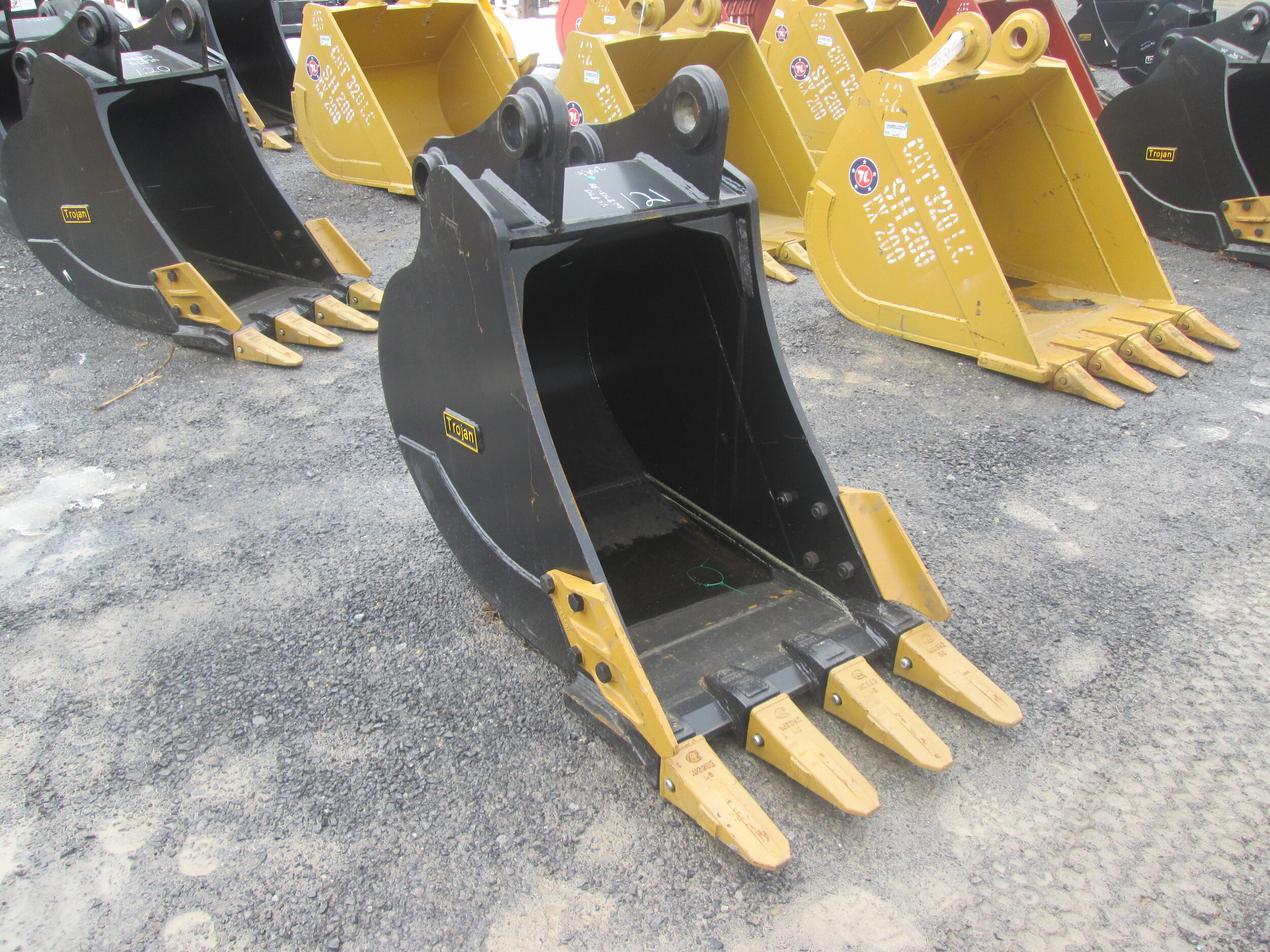 #2446- New 30" DE/Trojan Tooth Bucket Fits Komatsu PC200, Kobelco SK200, John Deere 150-200 - REGULAR PRICE $4,513.95 CASH OR WIRE TRANSFER PRICE IS