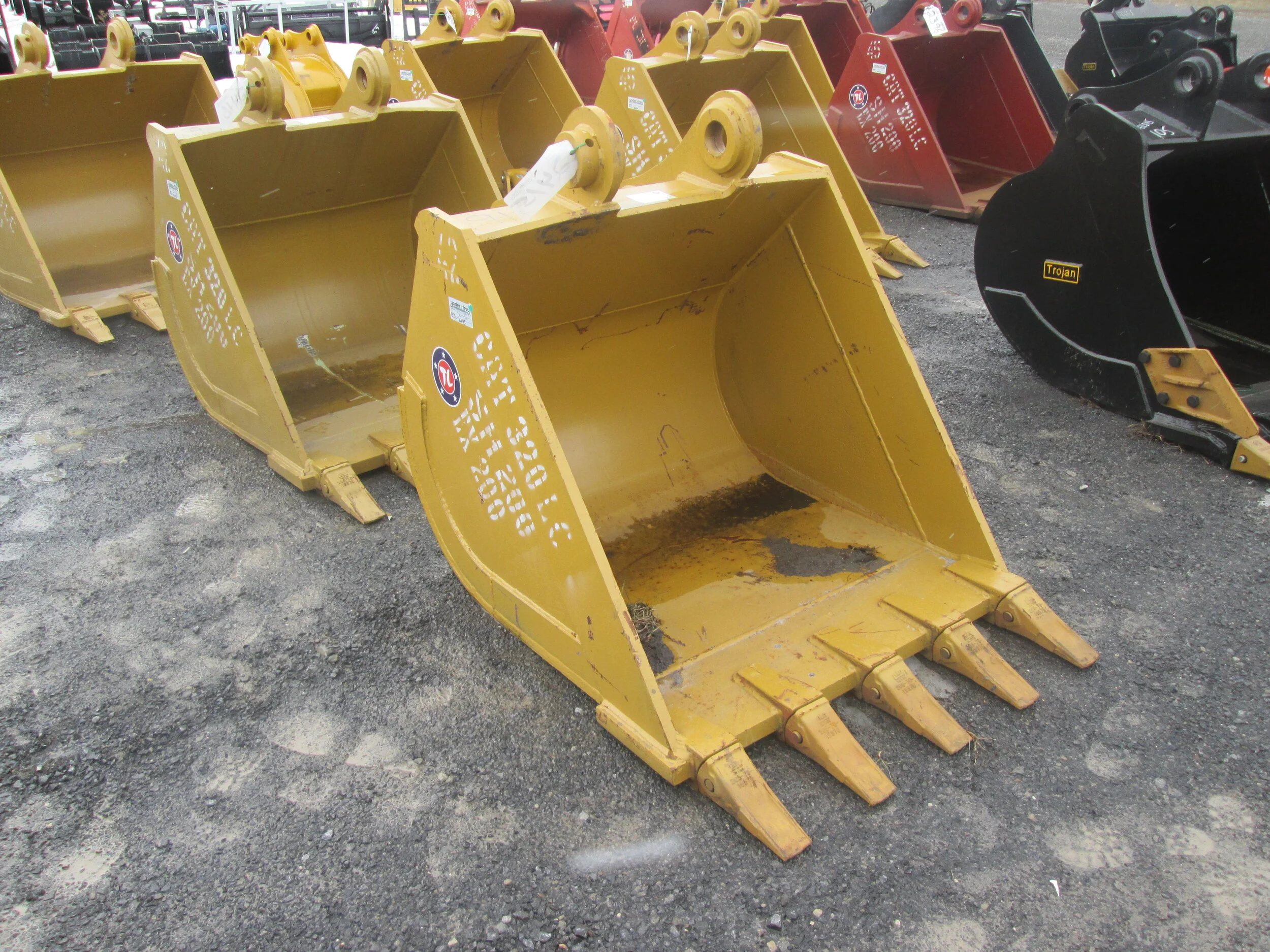 #0043- New 42" TL Tooth Bucket CAT 320-323, Hitachi, John Deere 150-200  - REGULAR PRICE $3,148.95 CASH OR WIRE TRANSFER PRICE IS