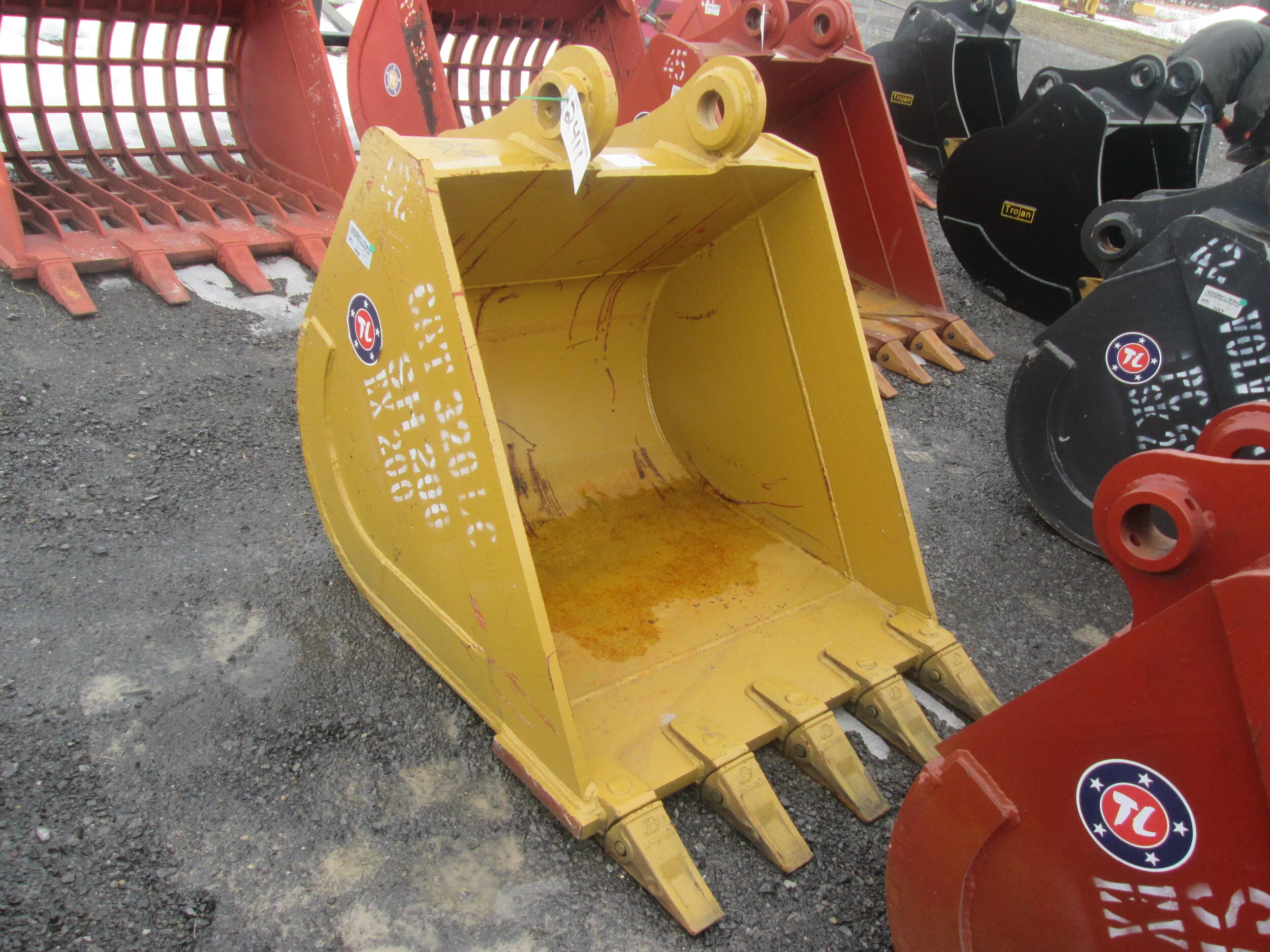 #9998- New 42" TL Tooth Bucket CAT 320-323, Hitachi, John Deere 150-200  - REGULAR PRICE $3,148.95 CASH OR WIRE TRANSFER PRICE IS