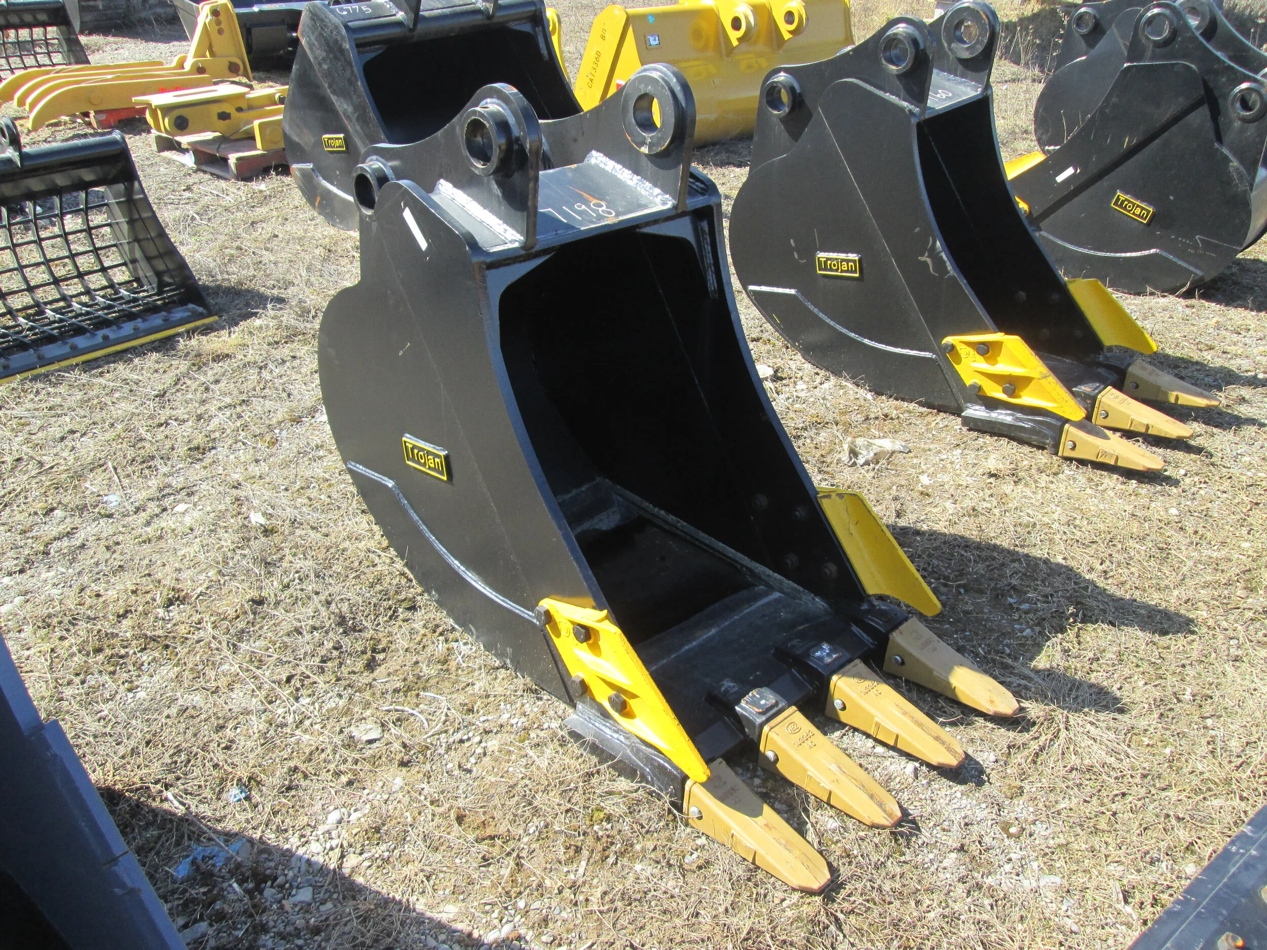 #7198-  NEW 30" DE/Trojan Tooth Bucket Fits Komatsu PC200, Kobelco SK200, CAT320 - REGULAR PRICE $4,513.95 CASH OR WIRE TRANSFER PRICE IS