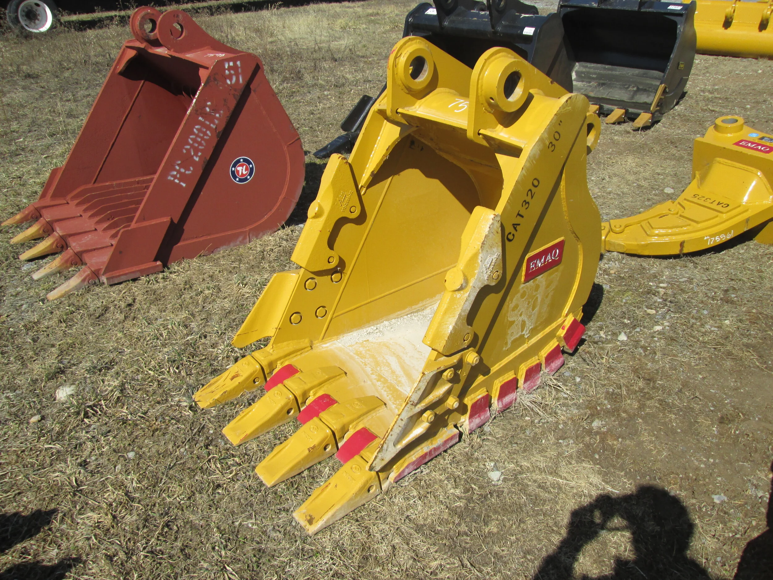#0649- New 30" EMAQ/HD Tooth Bucket CAT  EL200B, John Deere 200, Hitachi 160 - REGULAR PRICE $3,463.95 CASH OR WIRE TRANSFER PRICE IS
