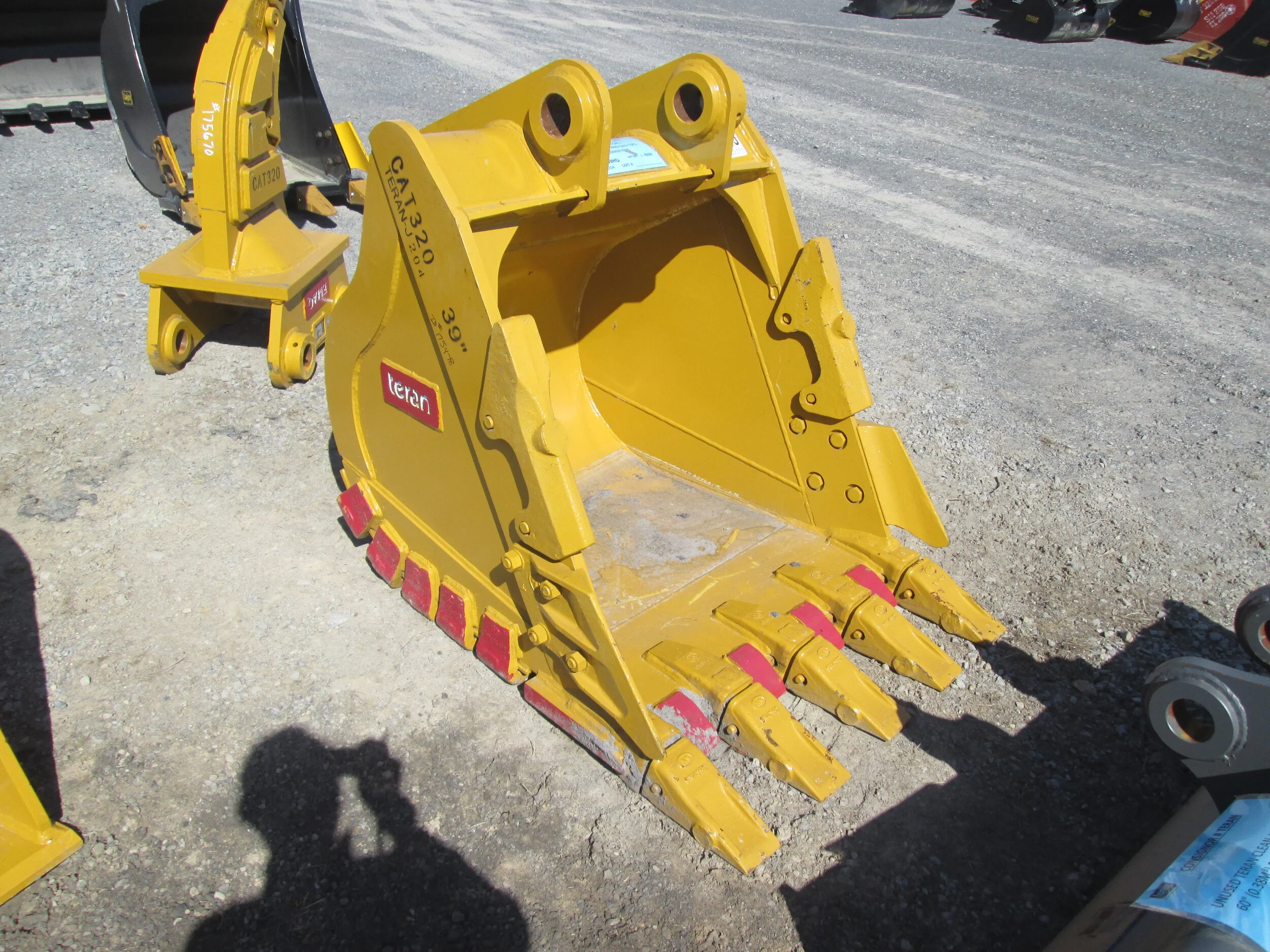 #0678- New 39" EMAQ/HD Tooth Bucket CAT 320-323, Hitachi, John Deere 150-200 - REGULAR PRICE $6,298.95 CASH OR WIRE TRANSFER PRICE IS