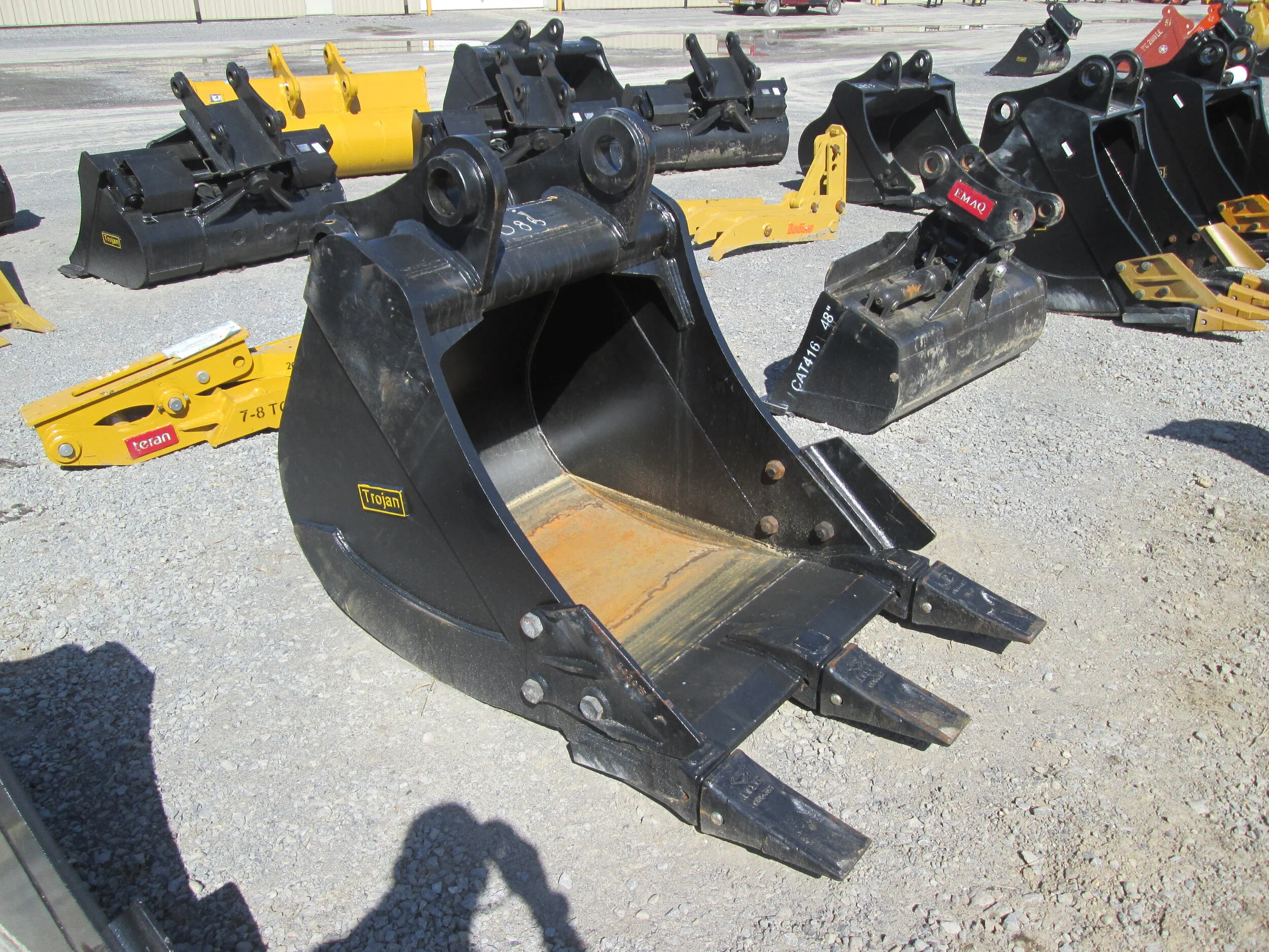 #7086- New 36"  DE/Trojan Tooth Bucket Hitachi EX220, Komatsu PC300, John Deere JD220 - REGULAR PRICE $5,248.95 CASH OR WIRE TRANSFER PRICE IS