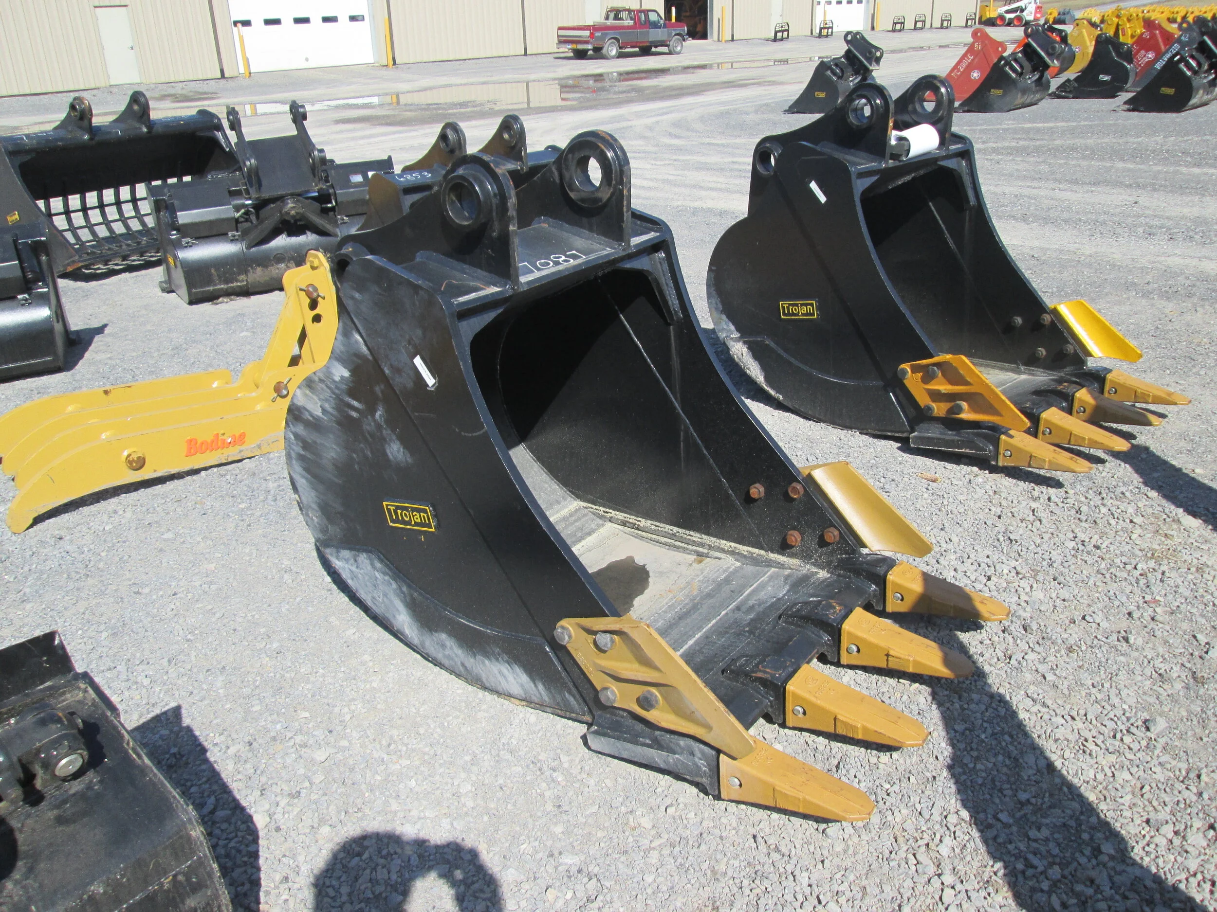 #7087- New 36"  DE/Trojan Tooth Bucket  Komatsu PC200, Kobelco SK200, John Deere 150-200  - REGULAR PRICE $5,248.95 CASH OR WIRE TRANSFER PRICE IS