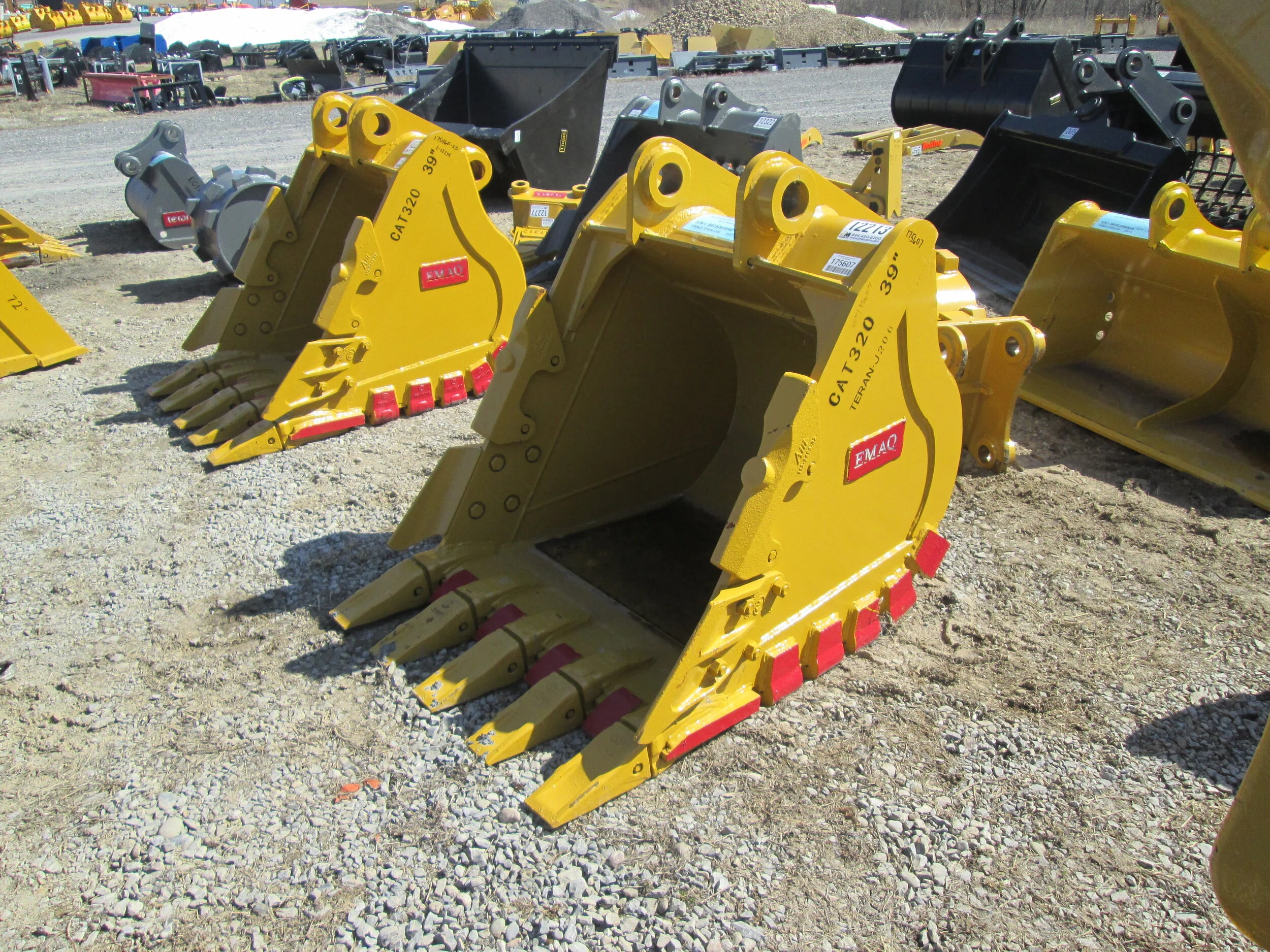 #0677- New 39" EMAQ/HD Tooth Bucket  CAT 320-323, Hitachi, John Deere 150-200 - REGULAR PRICE $6,298.95 CASH OR WIRE TRANSFER PRICE IS