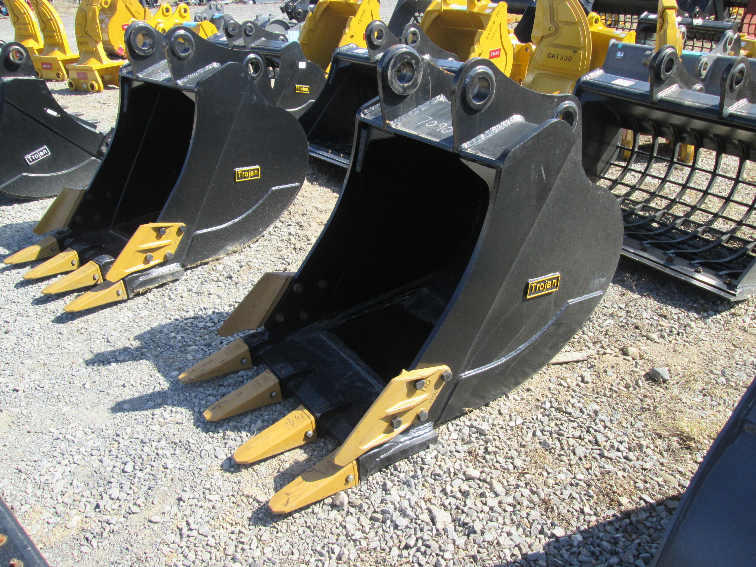 #7090- New 36"  DE/Trojan Tooth Bucket  Komatsu PC200, Kobelco SK200, John Deere 150 - REGULAR PRICE $5,248.95 CASH OR WIRE TRANSFER PRICE IS
