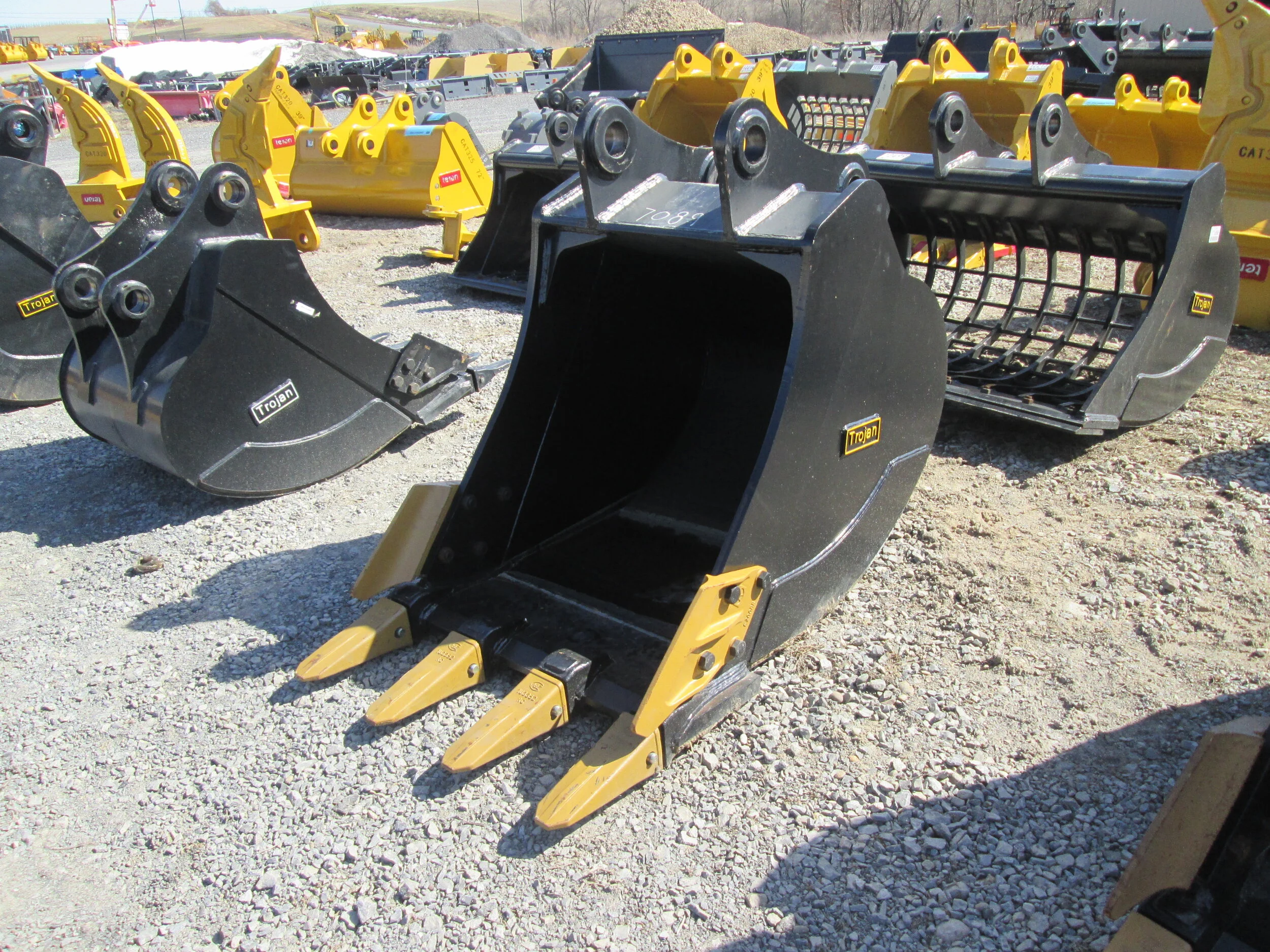 #7089- New 36"  DE/Trojan Tooth Bucket Komatsu PC200, Kobelco SK200, CAT320 - REGULAR PRICE $5,248.95 CASH OR WIRE TRANSFER PRICE IS
