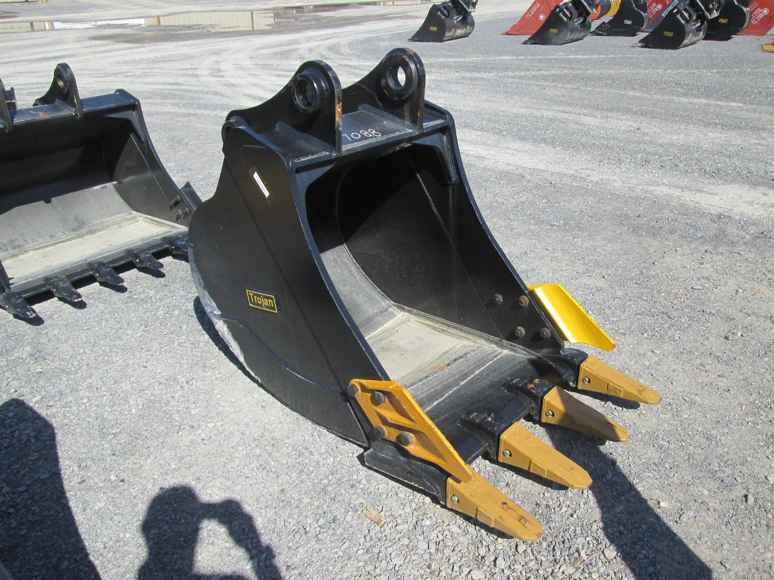 #7088-  NEW 36" DE/Trojan Tooth Bucket  Komatsu PC200, Kobelco SK200, CAT320  - REGULAR PRICE $5,248.95 CASH OR WIRE TRANSFER PRICE IS
