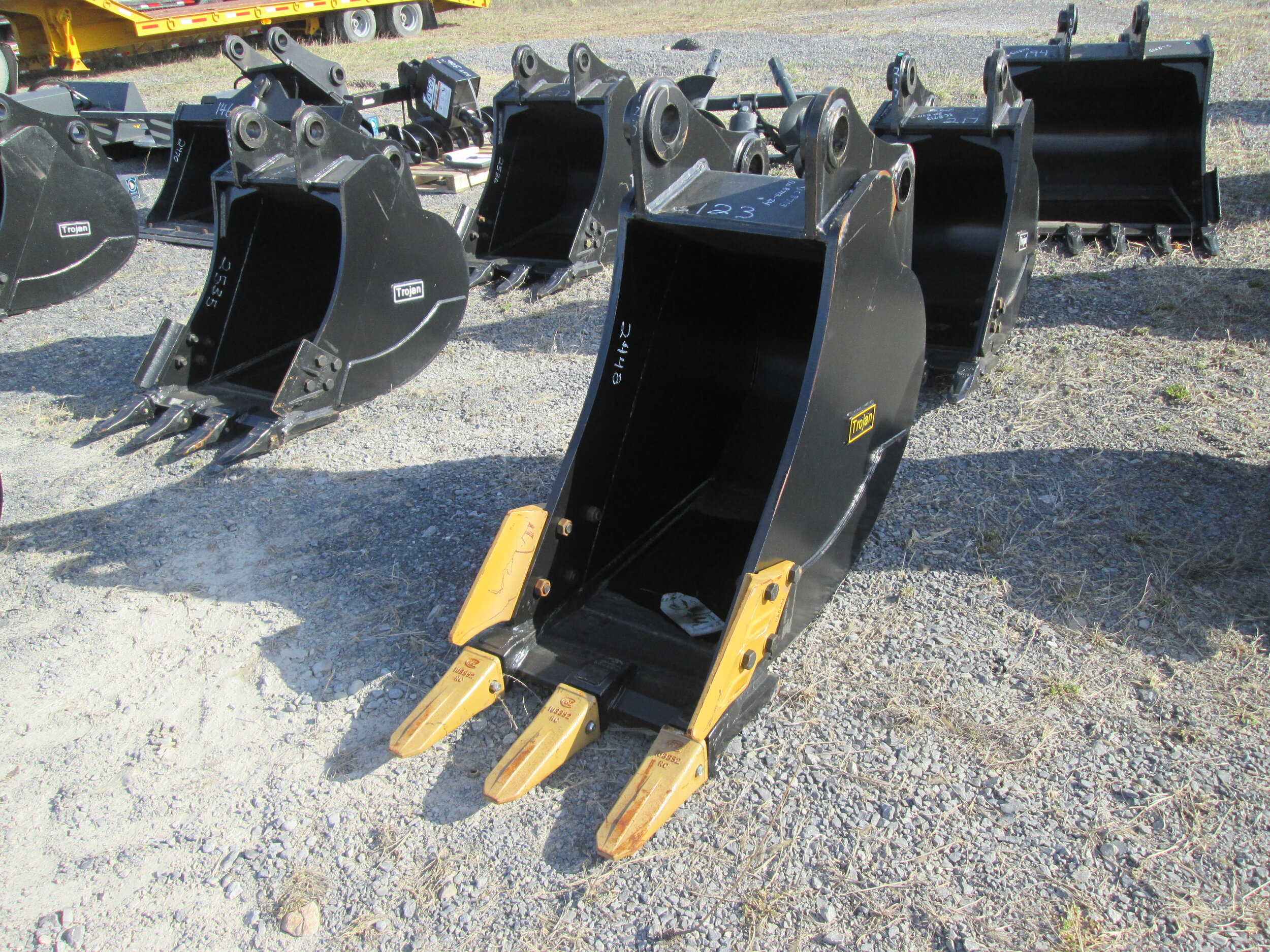 #0123- New 24" DE/ Trojan Tooth Bucket  Komatsu PC200, Kobelco SK200, CAT320-323 - REGULAR PRICE $4,198.95 CASH OR WIRE TRANSFER PRICE IS
