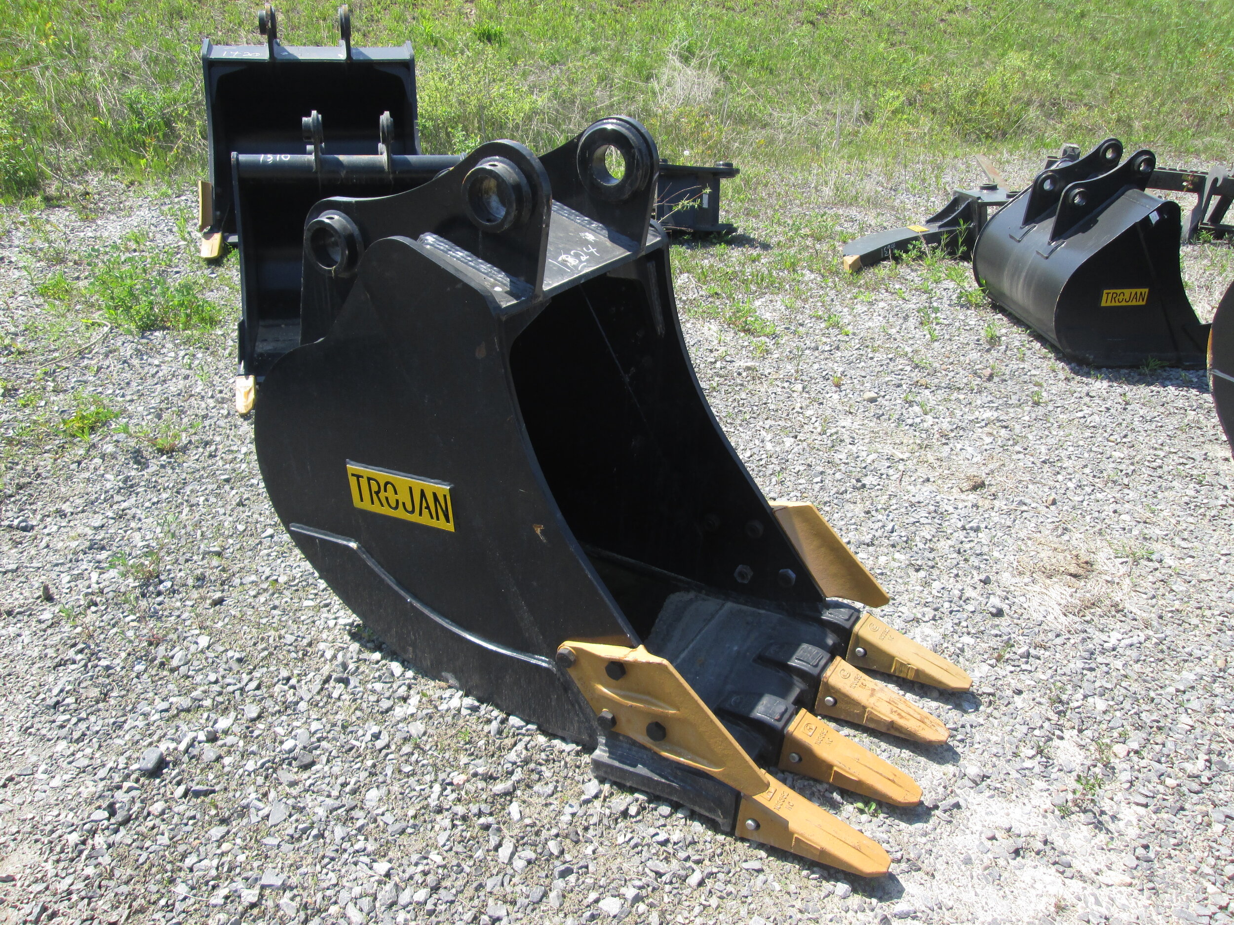 #1324- New 30" DE/Trojan Tooth Bucket  Komatsu PC200, CAT320,  Hitachi - REGULAR PRICE $4,513.95 CASH OR WIRE TRANSFER PRICE IS