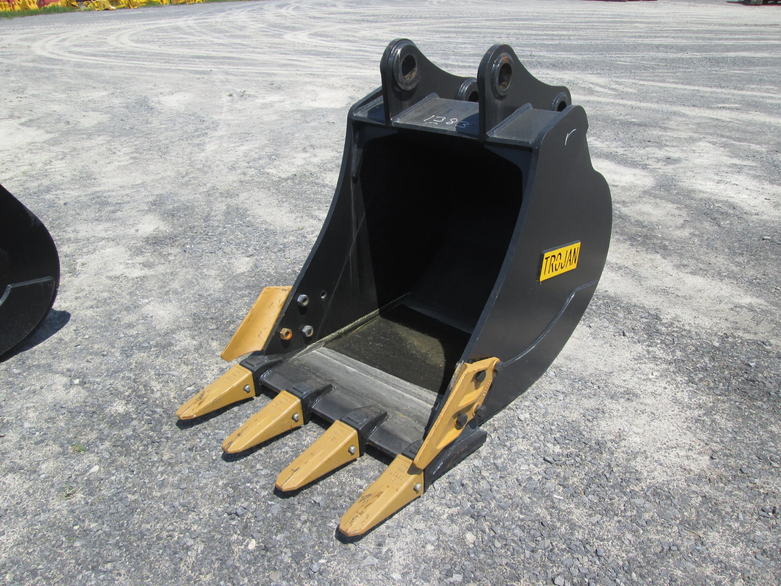 #1383- New 36" DE/Trojan Tooth Bucket  Komatsu PC200, Kobelco SK200,  John Deere 150 - REGULAR PRICE $5,248.95 CASH OR WIRE TRANSFER PRICE IS