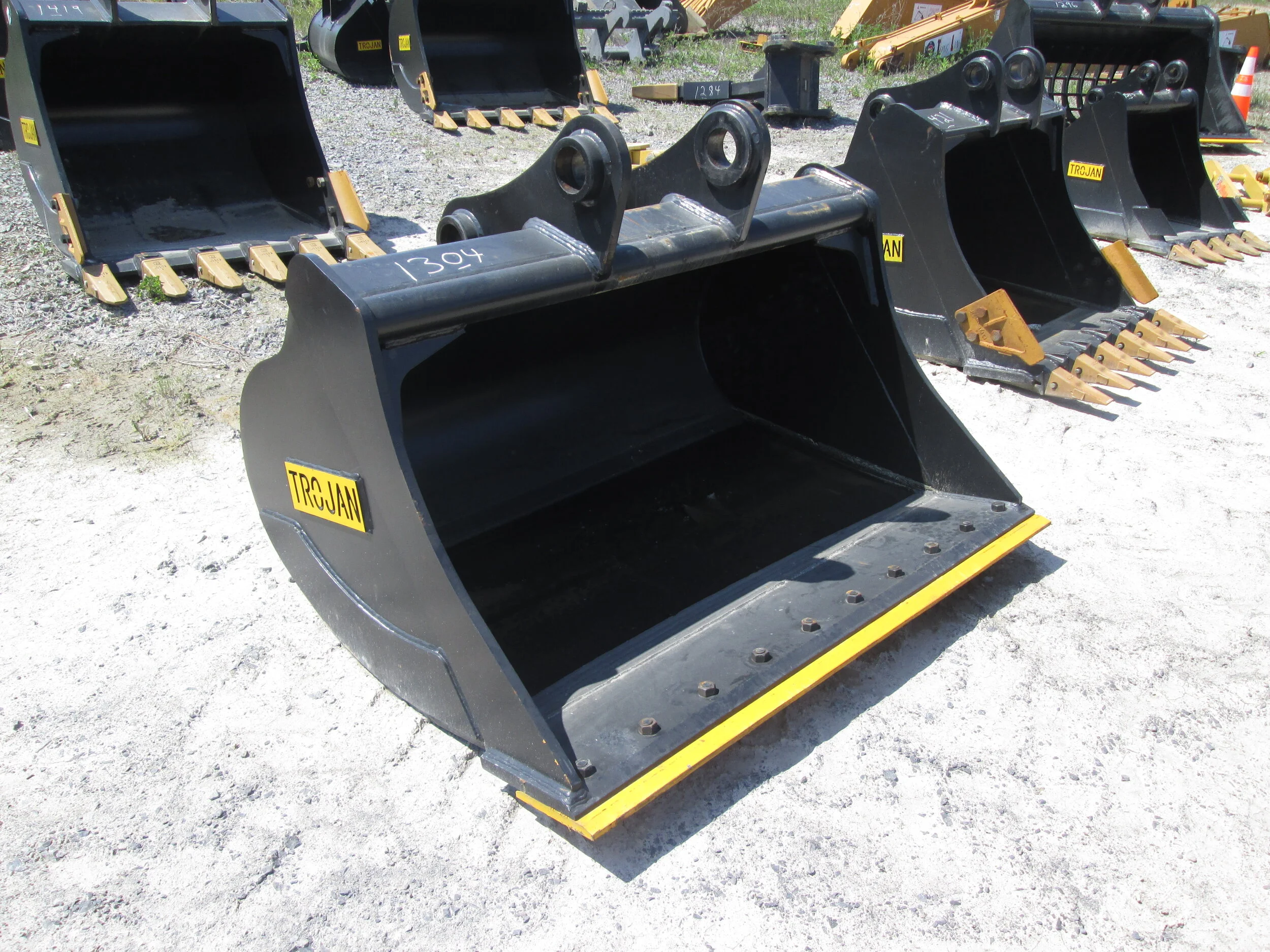 #1304-NEW 60" DE/Trojan Ditching Bucket Fits Komatsu PC200, Kobelco SK200 CAT320-323 Hitachi John Deere 150-200 - REGULAR PRICE $4,723.95 CASH OR WIRE TRANSFER PRICE IS