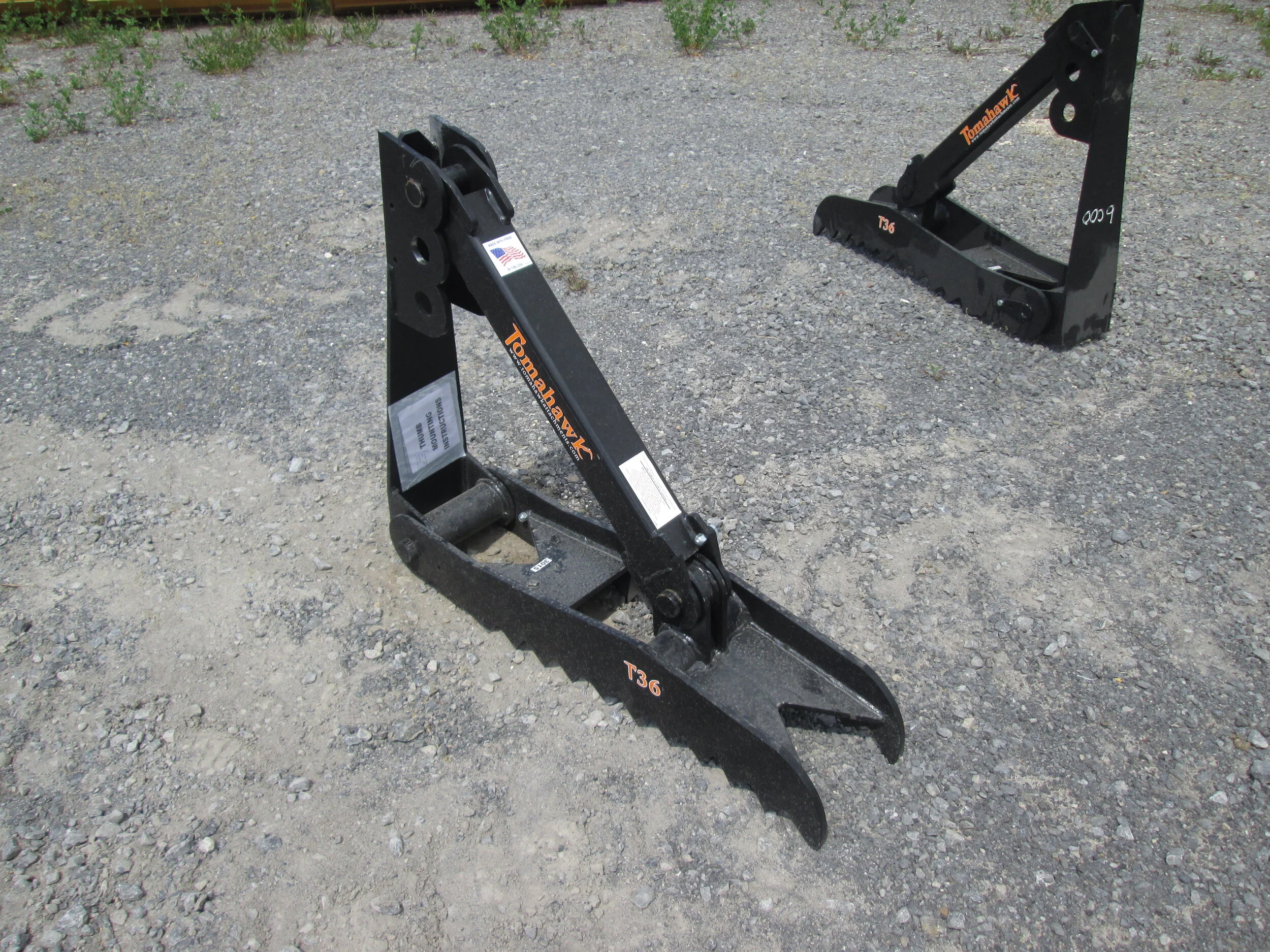 #0008- NEW Tomahawk 2 Finger Adjustable manual 3500 Thumb - REGULAR PRICE $1,573.95 CASH OR WIRE TRANSFER PRICE IS