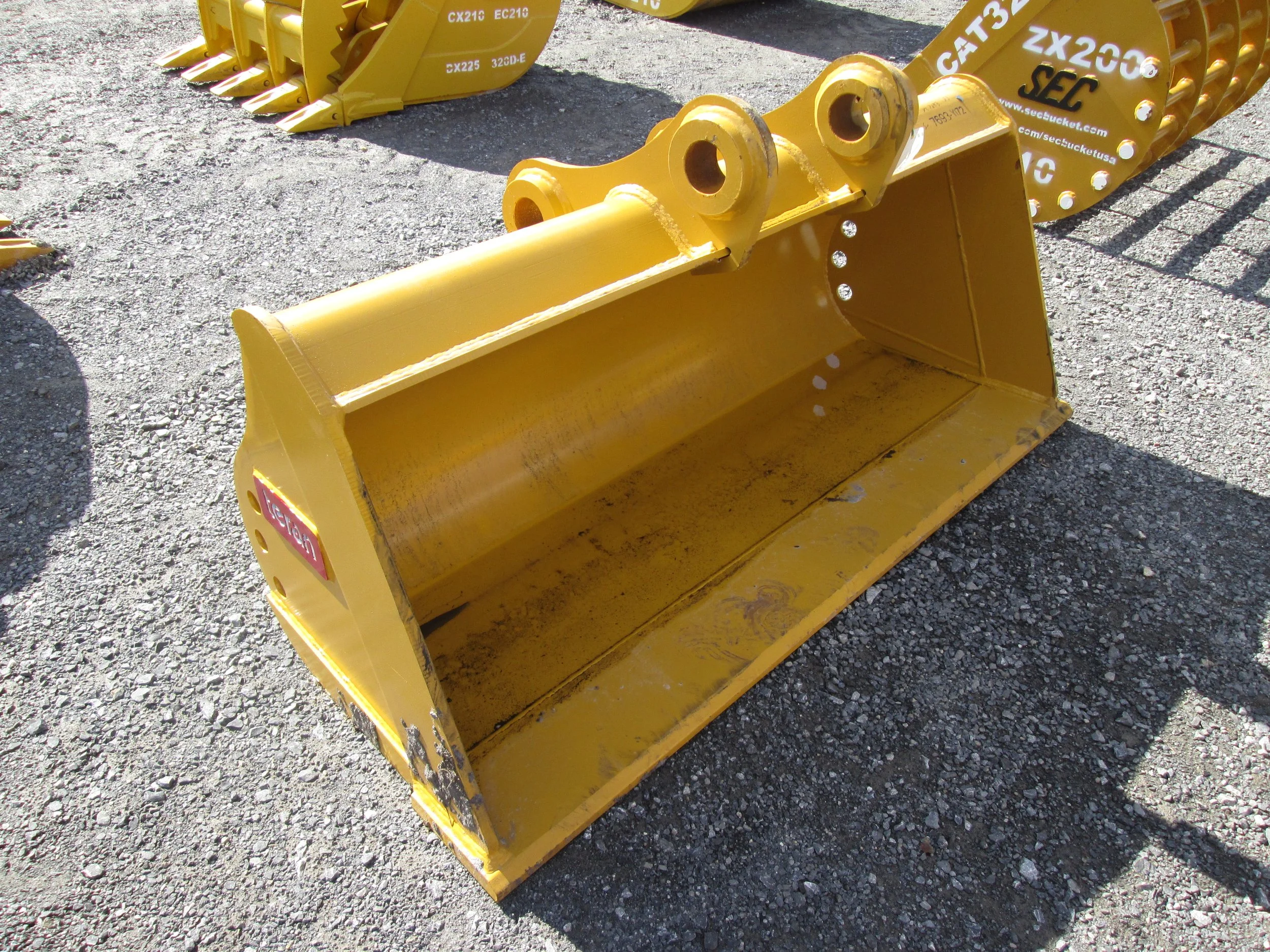 6598 72" NEW EMAQ DITCHING BUCKET CAT 320323 Hitachi John Deere 150