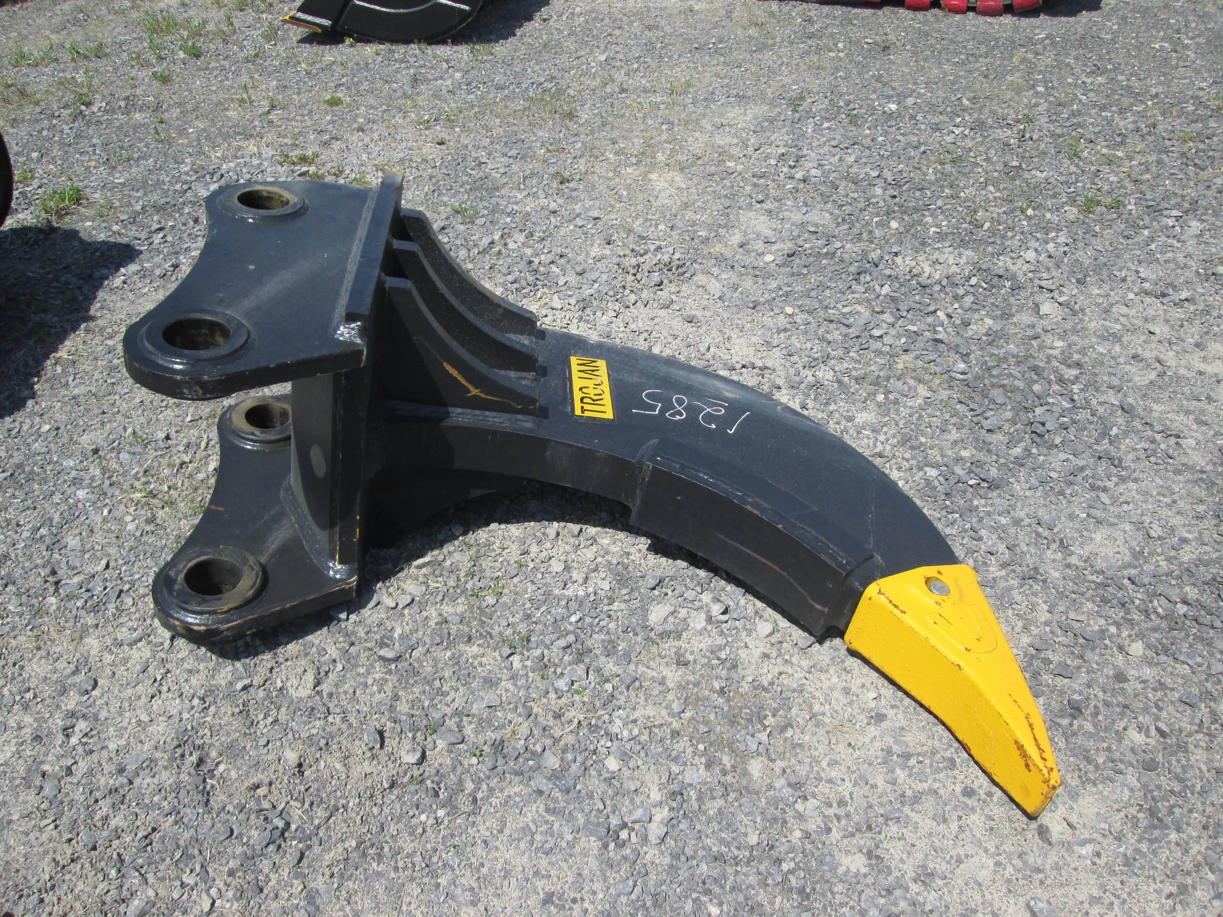 #1285- NEW DE/Trojan Ripper Hitachi EX220, Komatsu PC300, John Deere ...