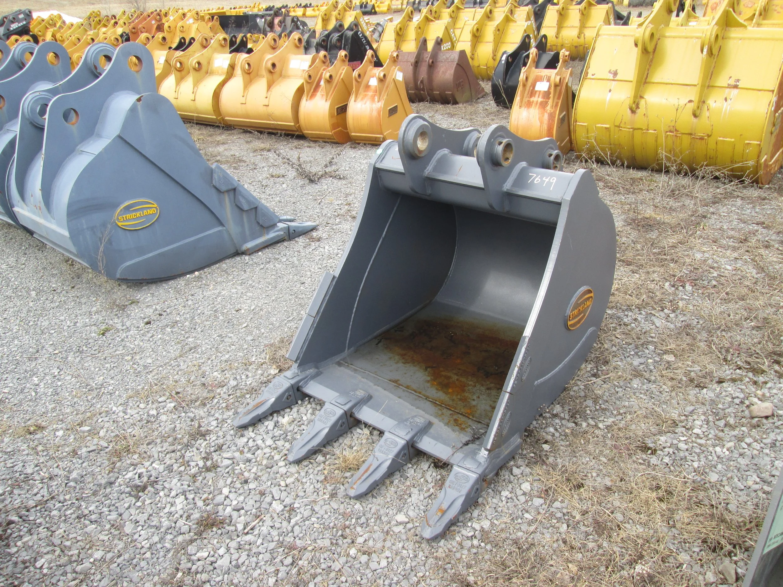 7995 36" NEW STRICKLAND TOOTH BUCKET HITACHI EX120 REGULAR PRICE