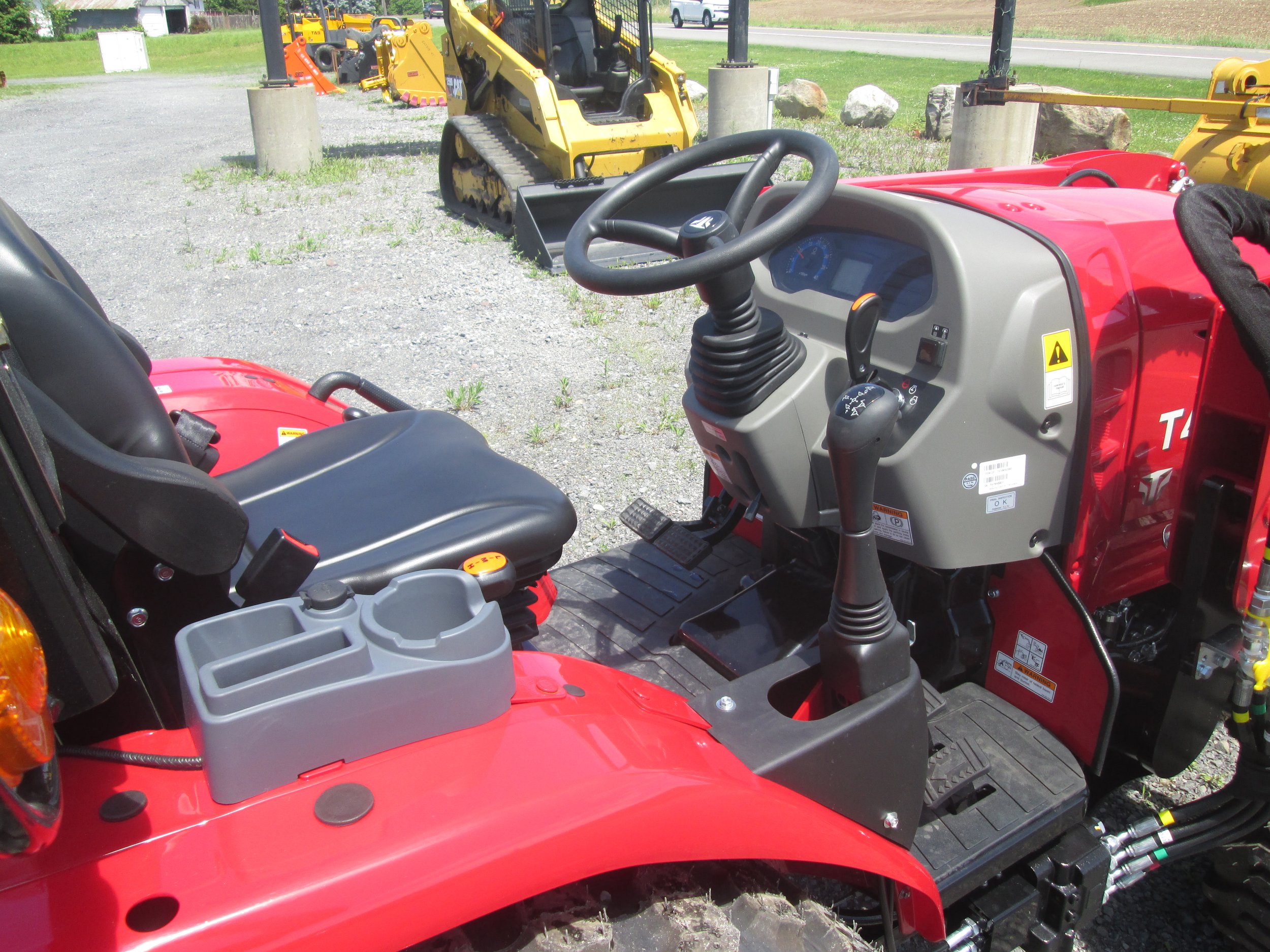 TYM T474 HST (6).JPG