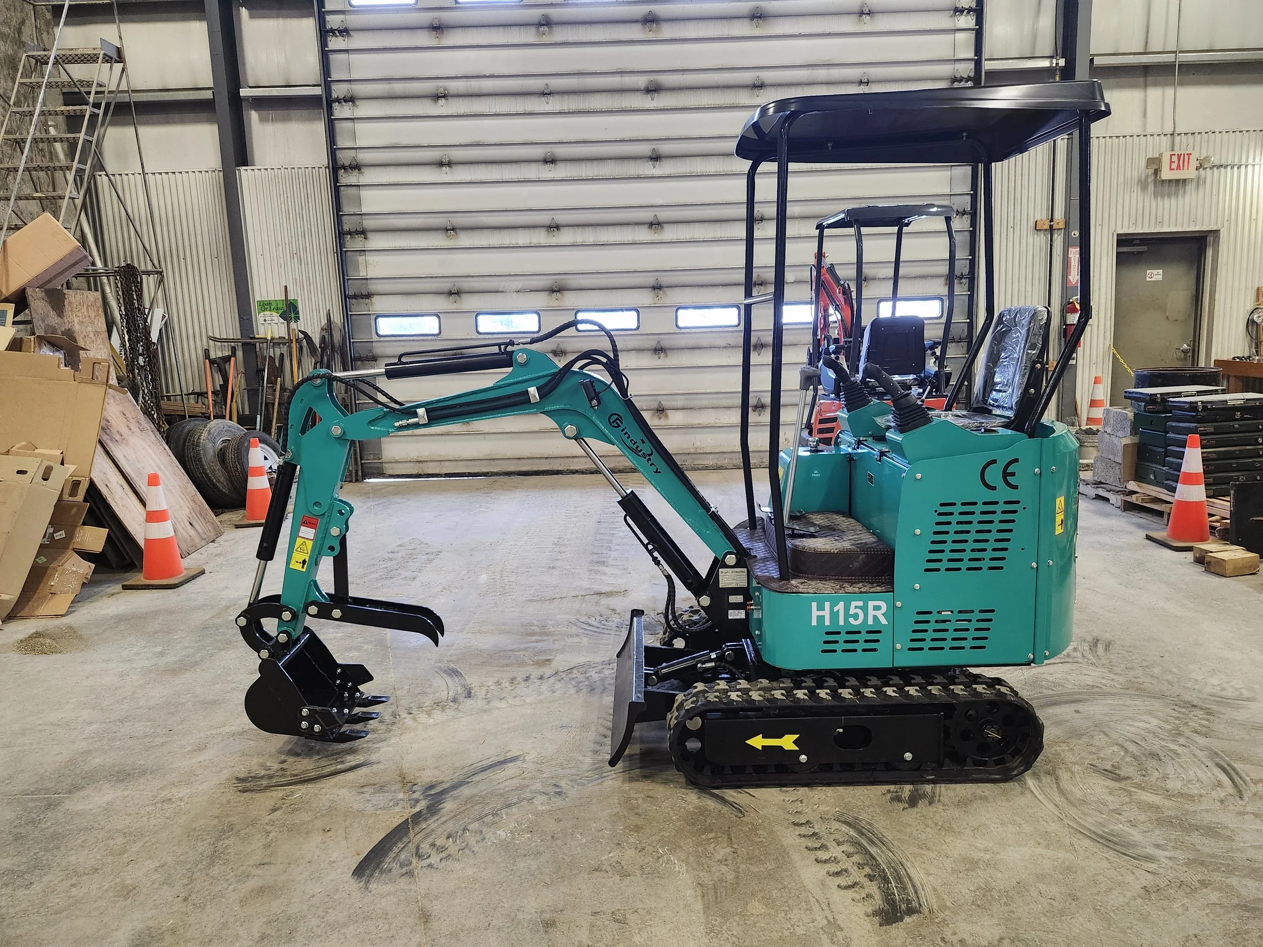 #0002 New CFG Industrial H15R Mini Excavator