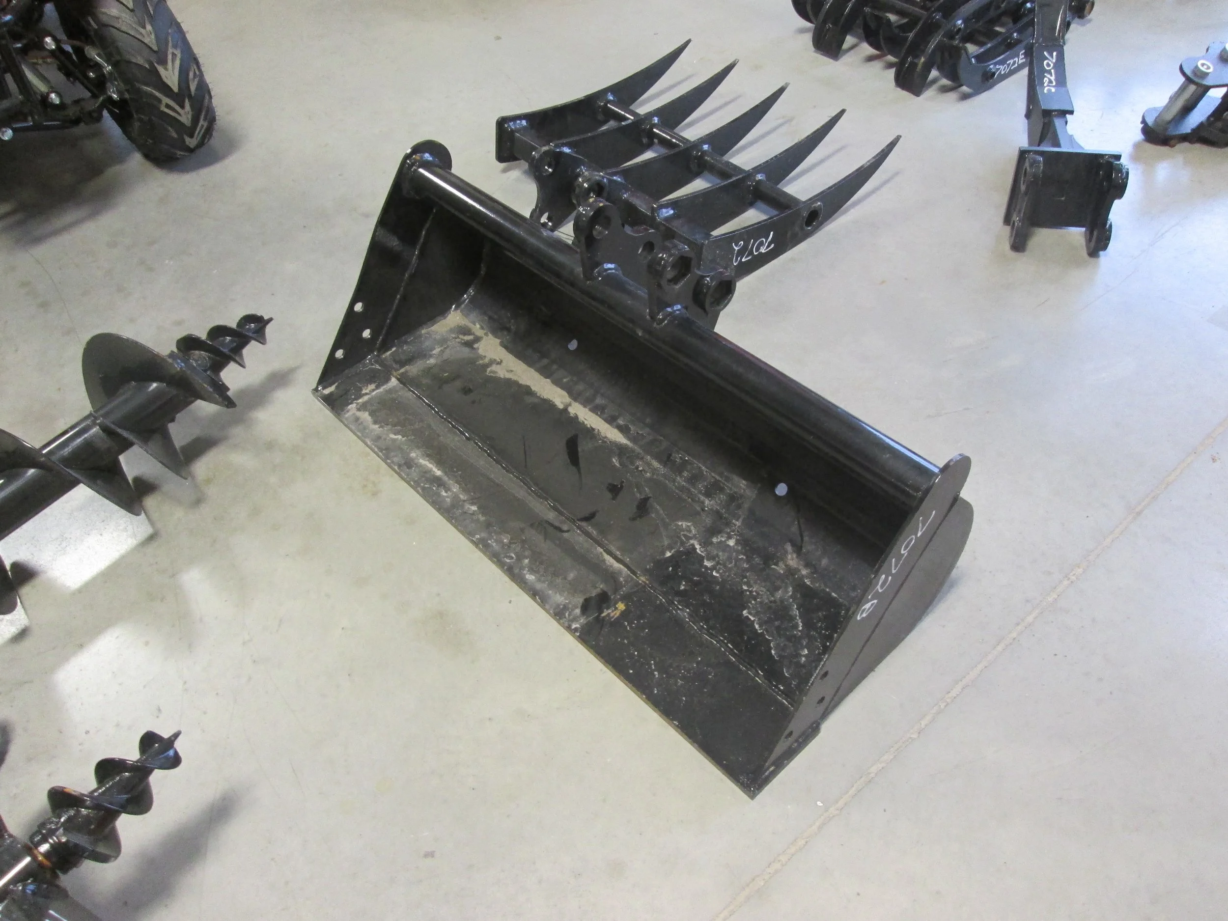 #7072B- 31" NEW LANTY Ditching Bucket MIVA, AGT, LANTY - REGULAR PRICE $418.95 CASH OR WIRE TRANSFER PRICE IS