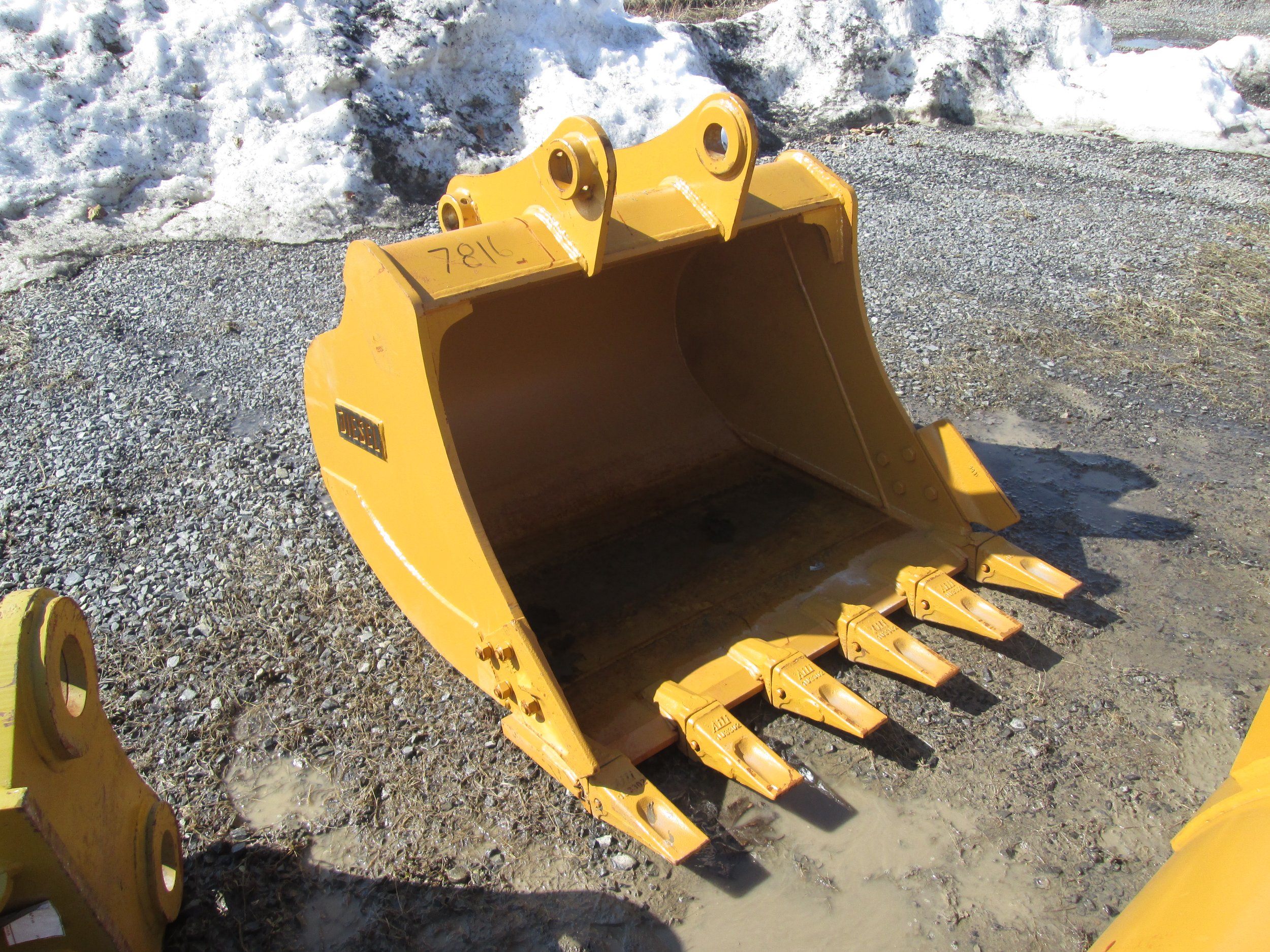 #7816- 48" NEW DE Tooth Bucket CAT315, 315B, 317B - REGULAR PRICE $2,047.50 CASH OR WIRE TRANSFER PRICE IS (SALE)