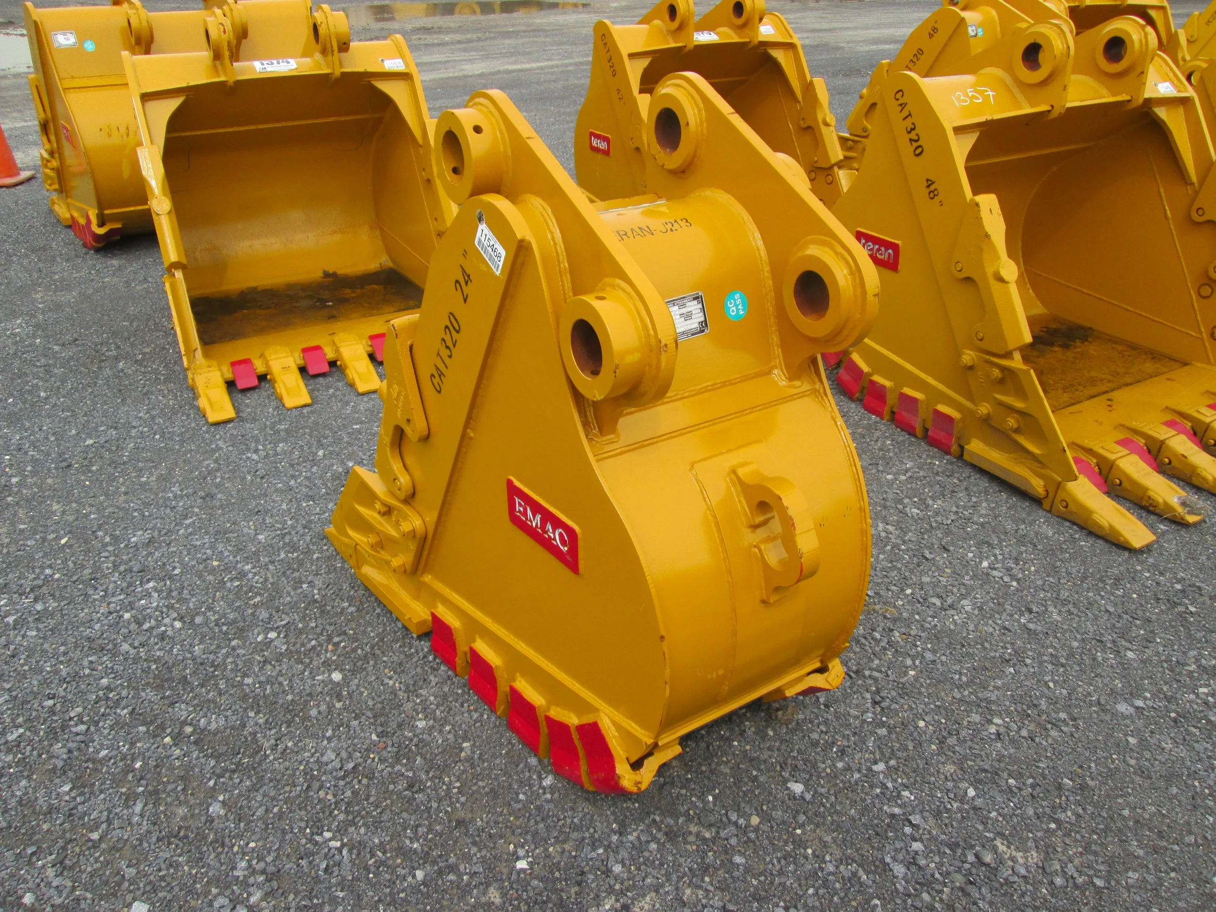 3147 EMAQ 24in Tooth Bucket (4.16.19) a.JPG