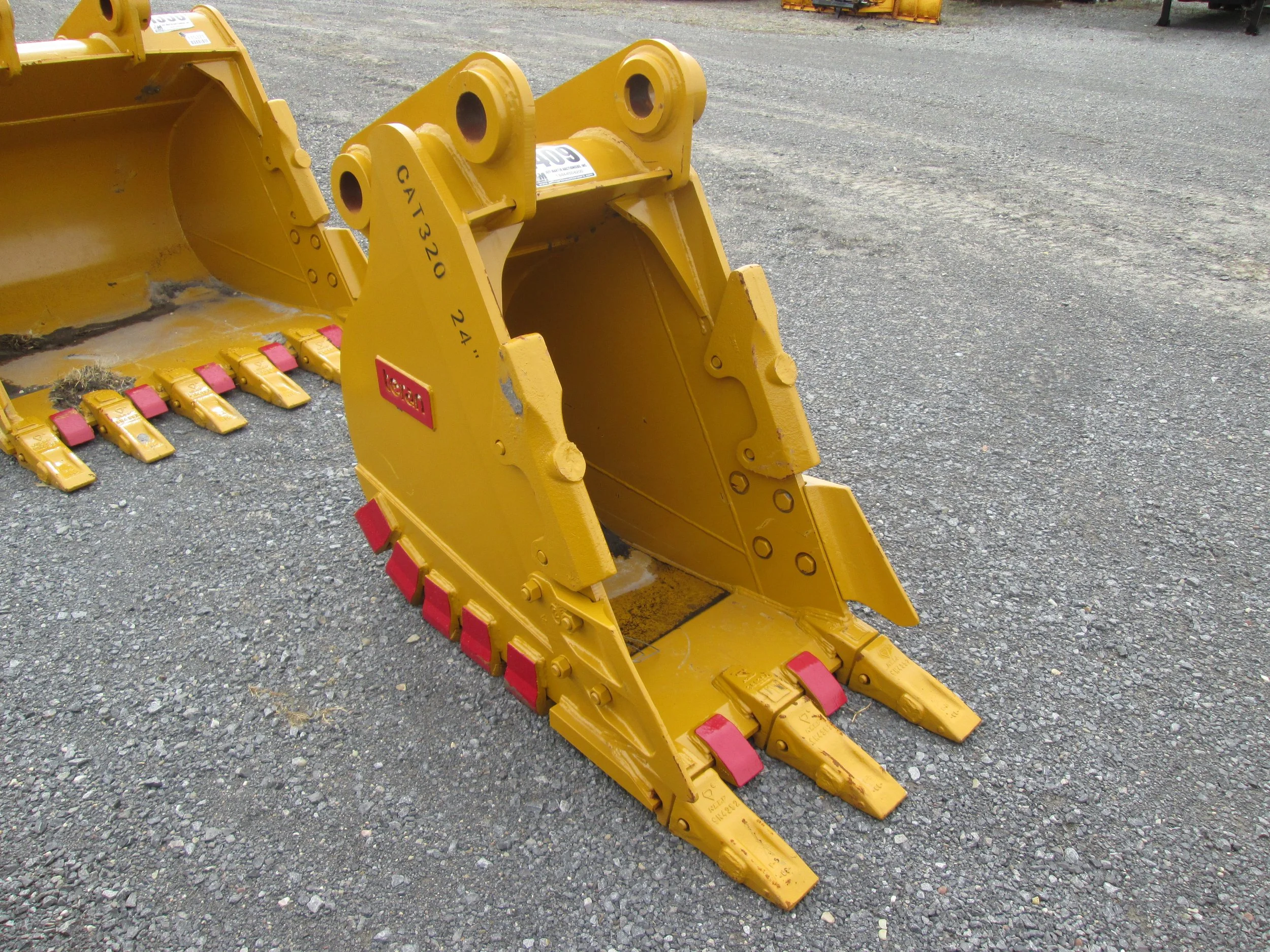 #3147- 24" New EMAQ HD Tooth Bucket CAT 320-323, Hitachi, John Deere 150-200 - REGULAR PRICE $3,675.00 CASH OR WIRE TRANSFER PRICE IS (SALE)