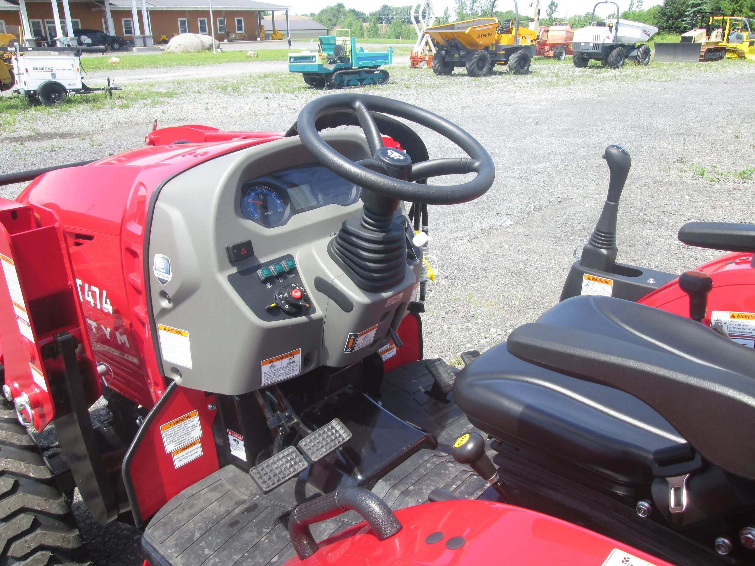 TYM T474 HST (11).JPG