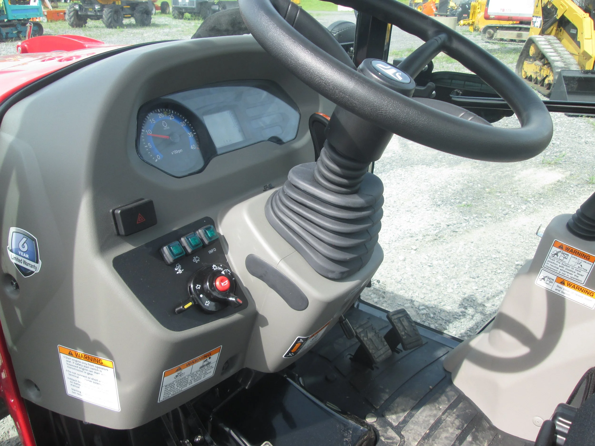 TYM T474 HST CAB (17)#0072.JPG