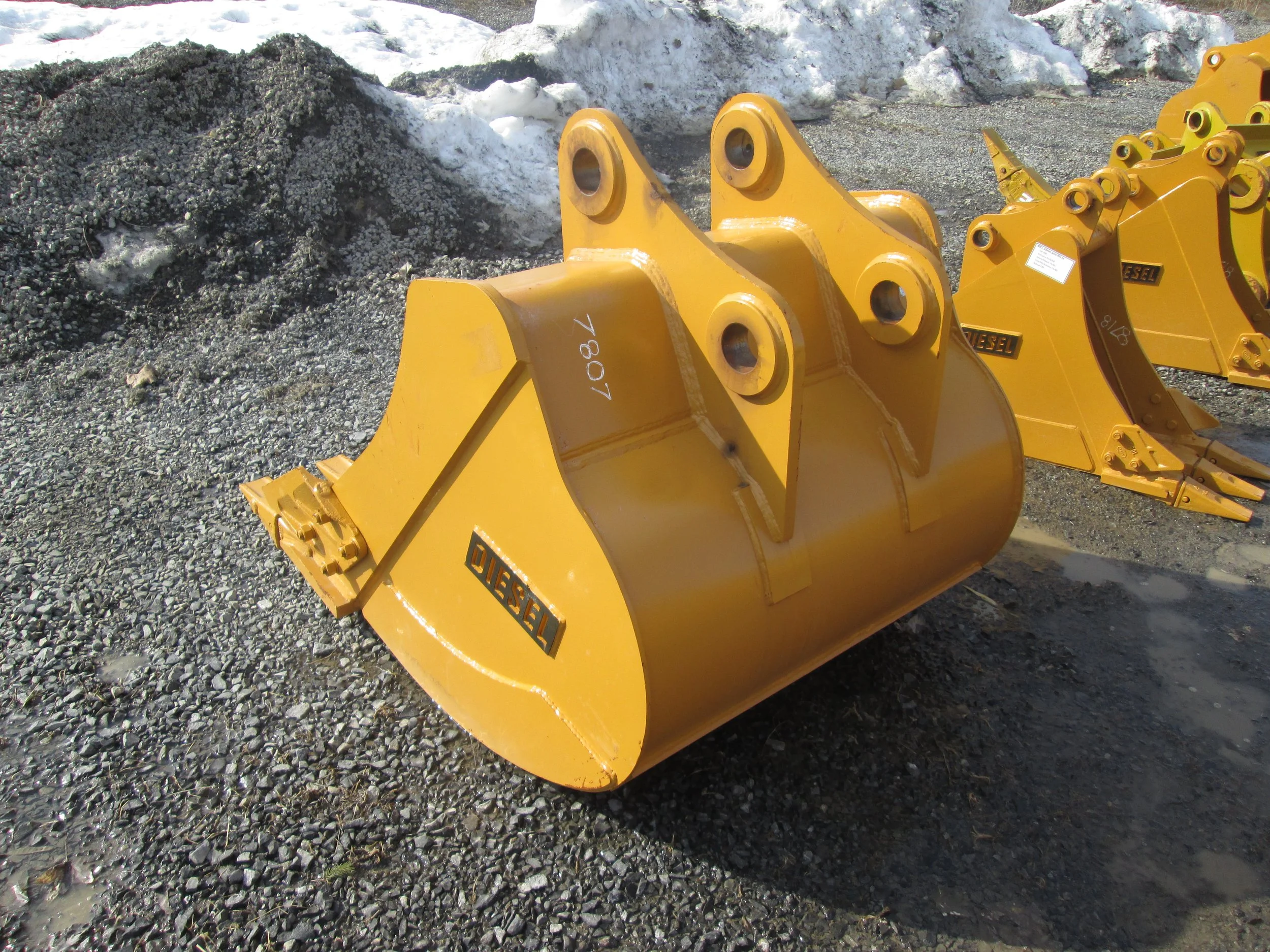 7807 DE 48in Tooth Bucket (3.20.19) a.JPG