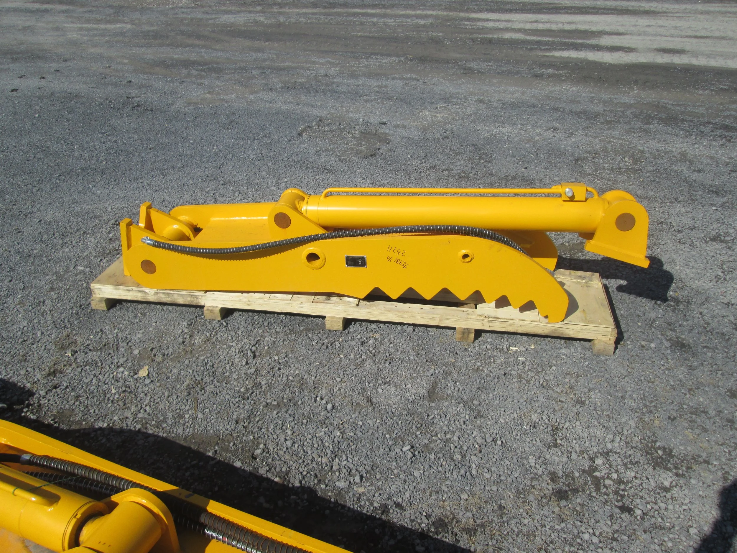 #1242- New J&M 7400 16"x74" Hydraulic Thumb - REGULAR PRICE $3,673.95 CASH OR WIRE TRANSFER PRICE IS