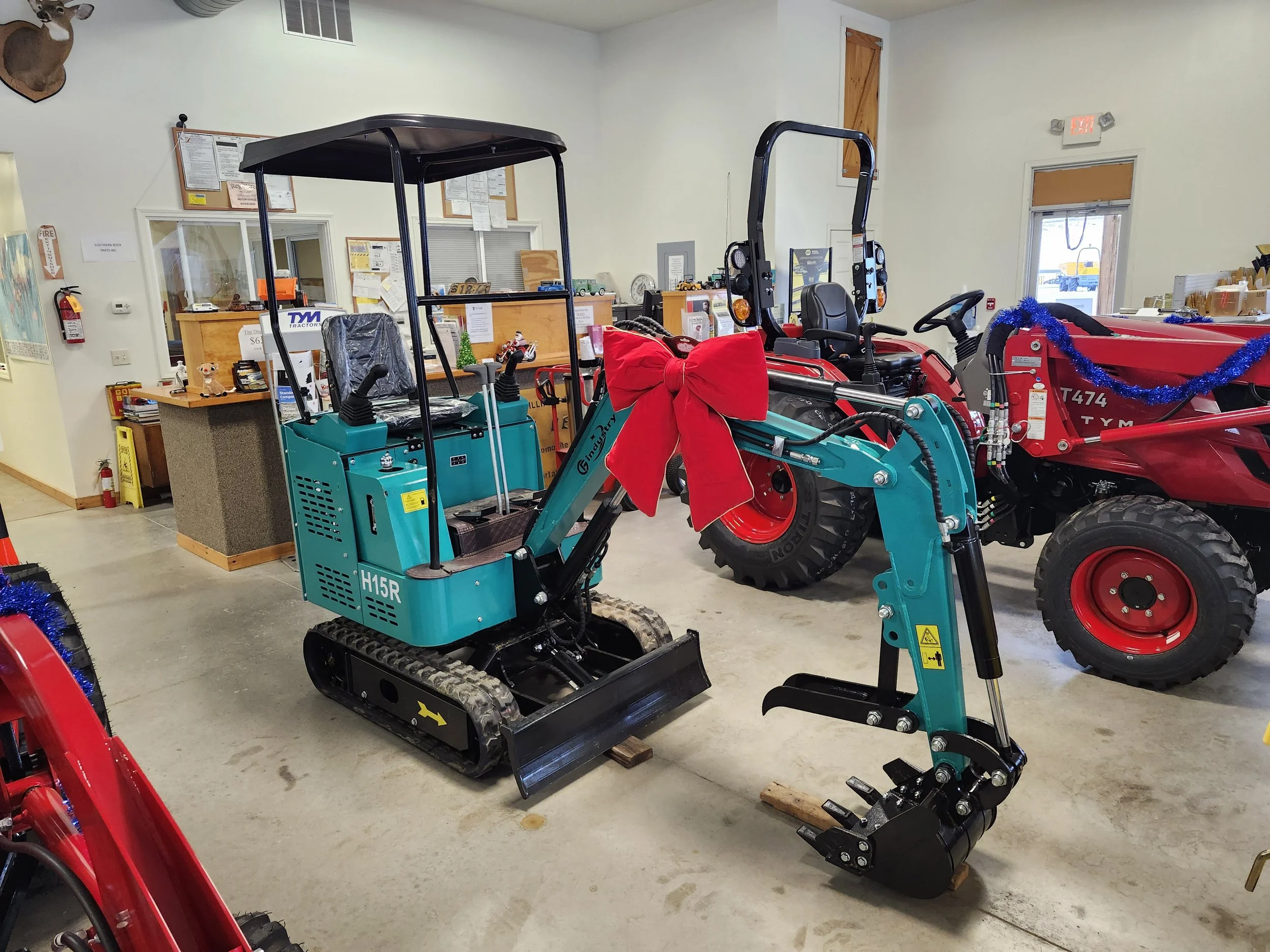 #0011 New CFG Industrial H15R Mini Excavator