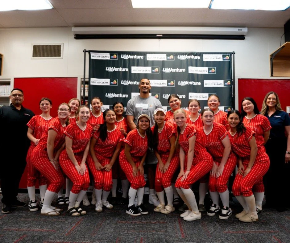 Last week, #TeamCSE was in Bakersfield, California with @jordan3love and @handsof10ve distributing cleats to student athletes as a part of the 10ve for Cleats campaign, presented by @usventureinc 👟💚 Nearly 2,000 kids in both California and Wisconsi