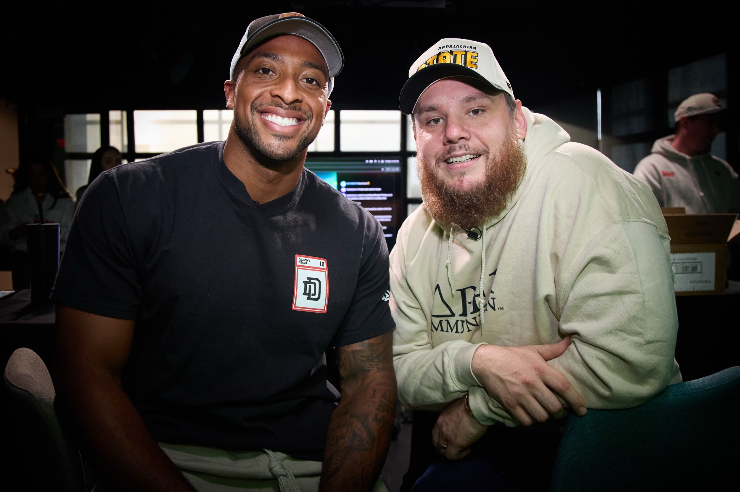 Last week, #TeamCSE client @ajdillon2 joined country music star @lukecombs for his &ldquo;Packs with Purpose&rdquo; initiative in Green Bay, helping raise funds for local charities through a live trading card break and auction on @collect.

Proceeds 