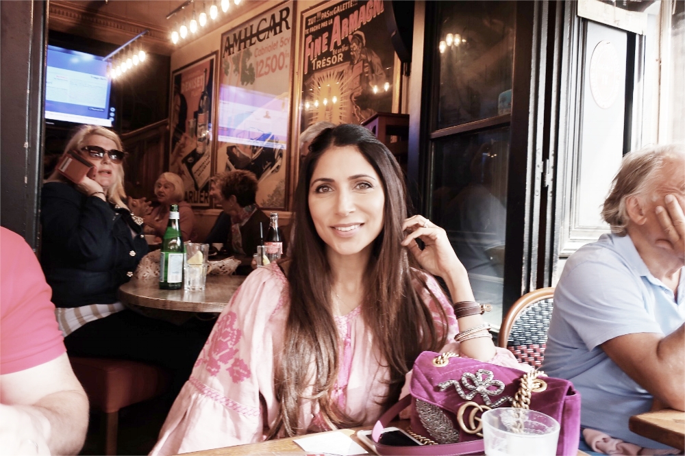 I think the lady at the back thinks she's the subject of this pic - umm not so much:)