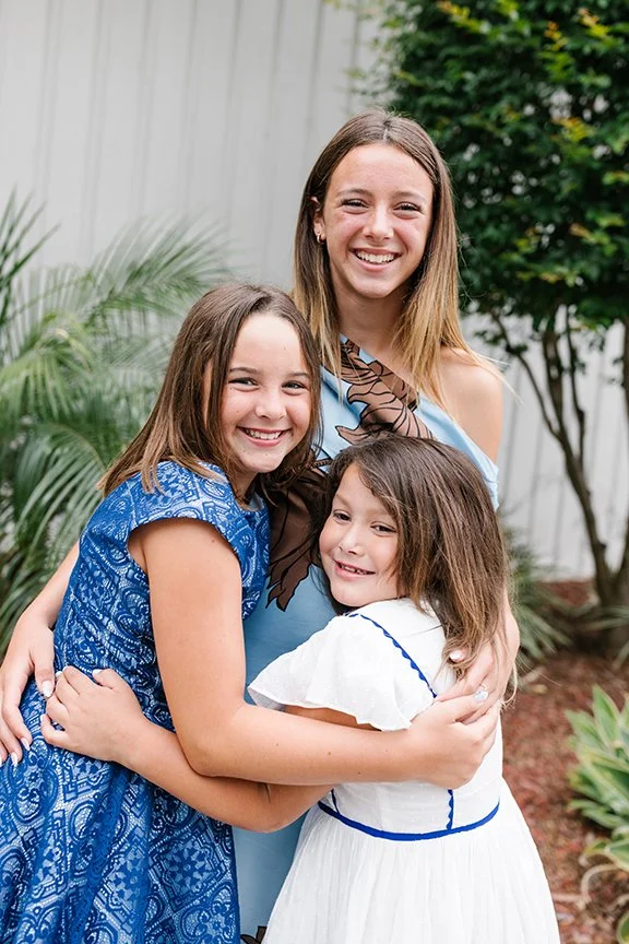 candid-portrait-of-three-sisters.jpg