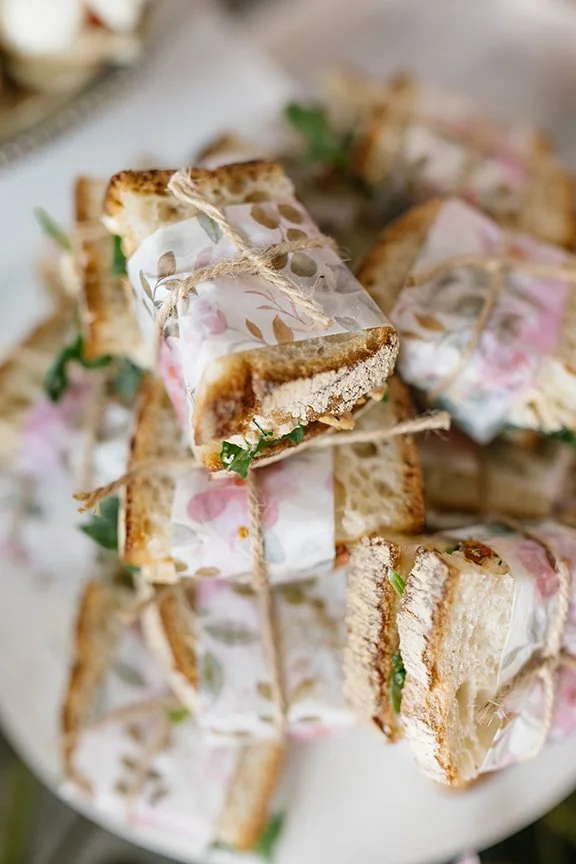 sandwiches-wrapped-in-paper.jpg