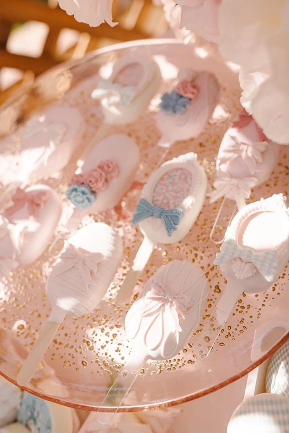 bow-cake-pops.jpg