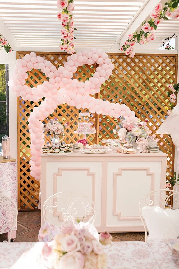 bow-made-of-balloons.jpg