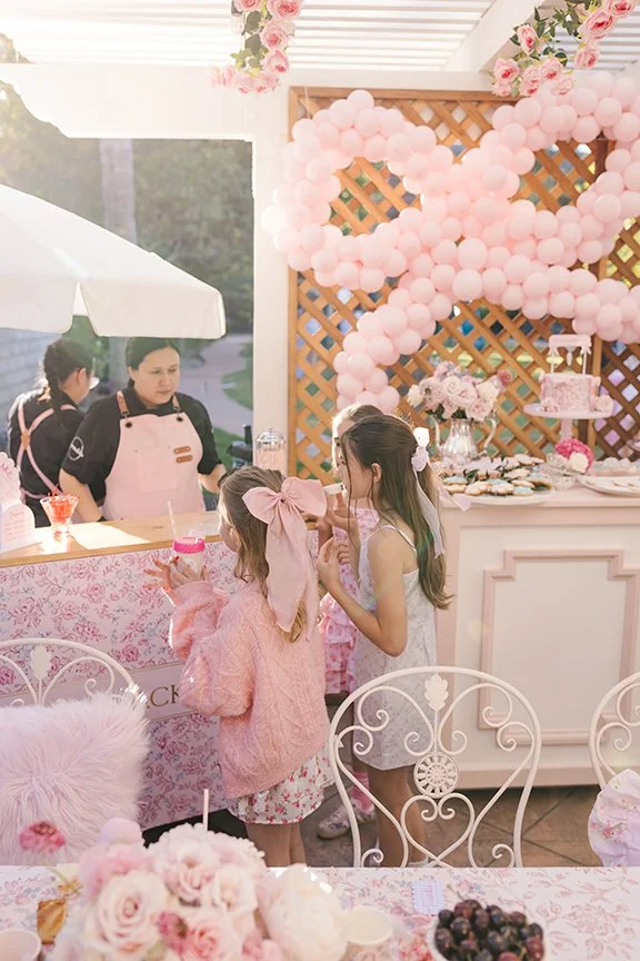 girls-birthday-party-with-bows.jpg