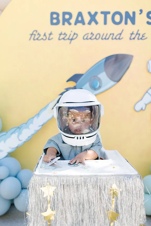 baby-wearing-astronaut-costume.jpg