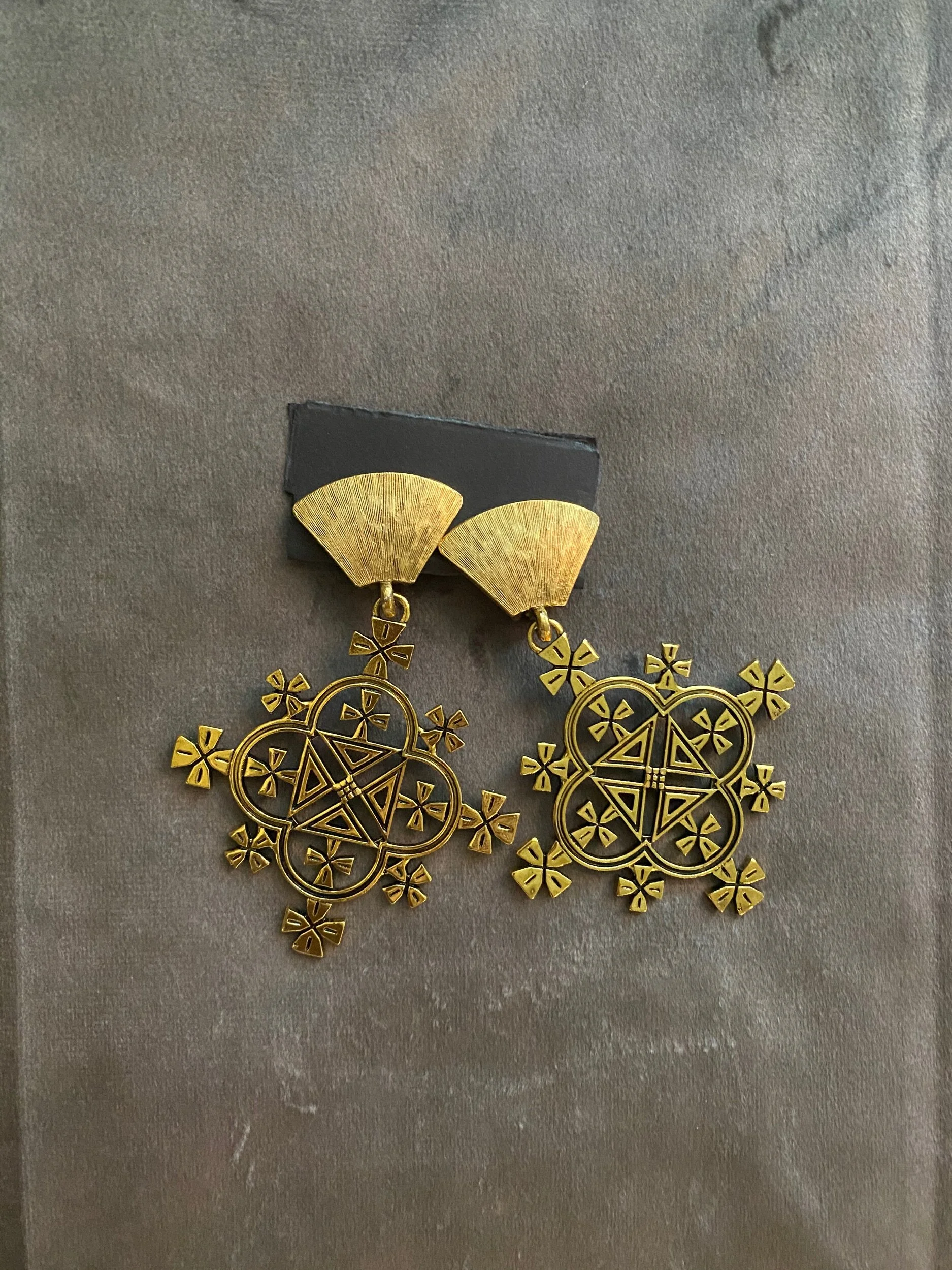 9DCEA652-CC35-41EE-BFC6-66302A0EF0F2