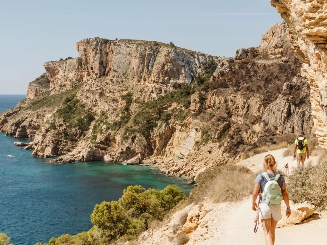 destinarion-spain-mediterranean-activities-hike-min.webp