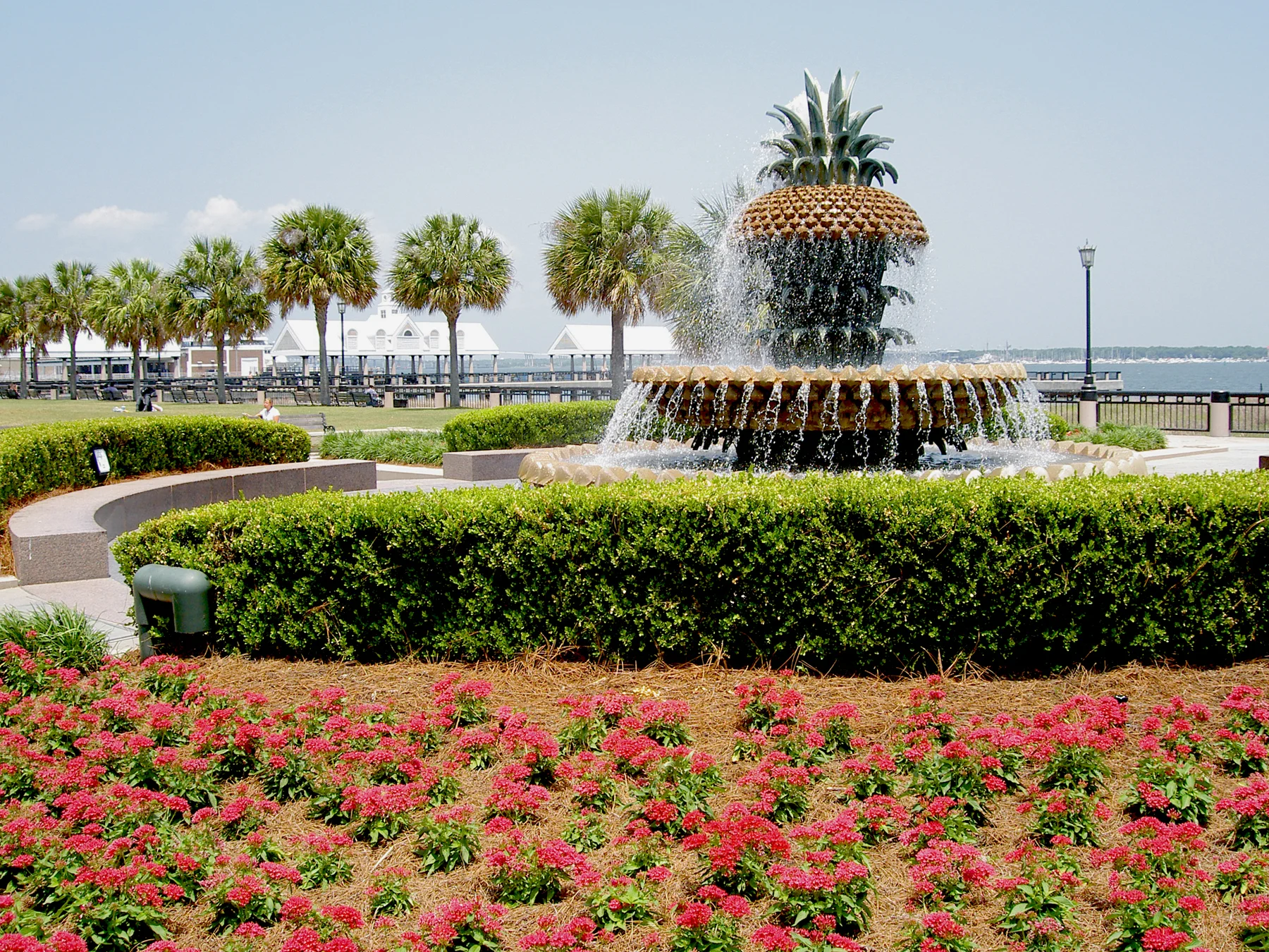 Pineapple-Fountain-Daytime.jpg