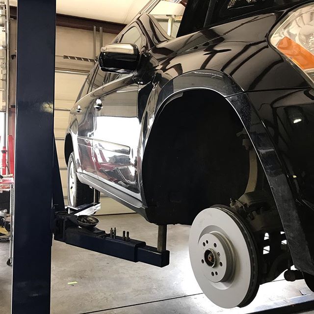 Remember, we provide all regular service and maintenance to keep your German car running and performing its finest! Nothings too small! Today we are giving this GL450 new discs and pads all around with a basic oil change! #mercedesbenz #gl4504matic  