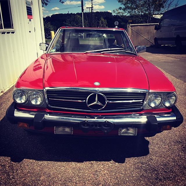 We have a 1988 560SL in for a engine revamp! This new customer bought this as a future surprise gift for his wife and wants it running in tip top shape! #mercedesbenz #560sl  #coloradospringsmechanic #germancarrepair #coloradospringsgermancarrepair ?