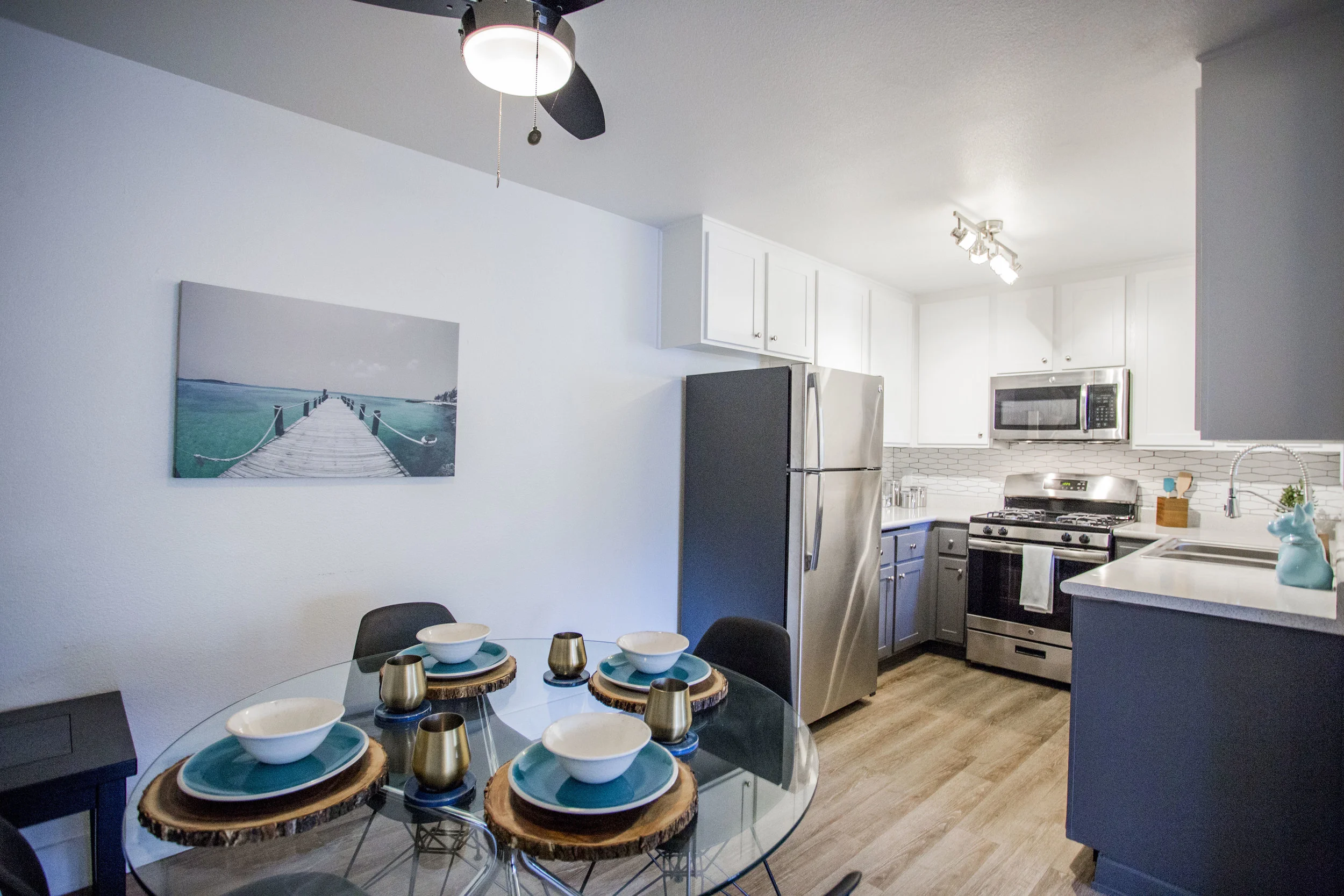 Dining area and Kitchen at Shoreline