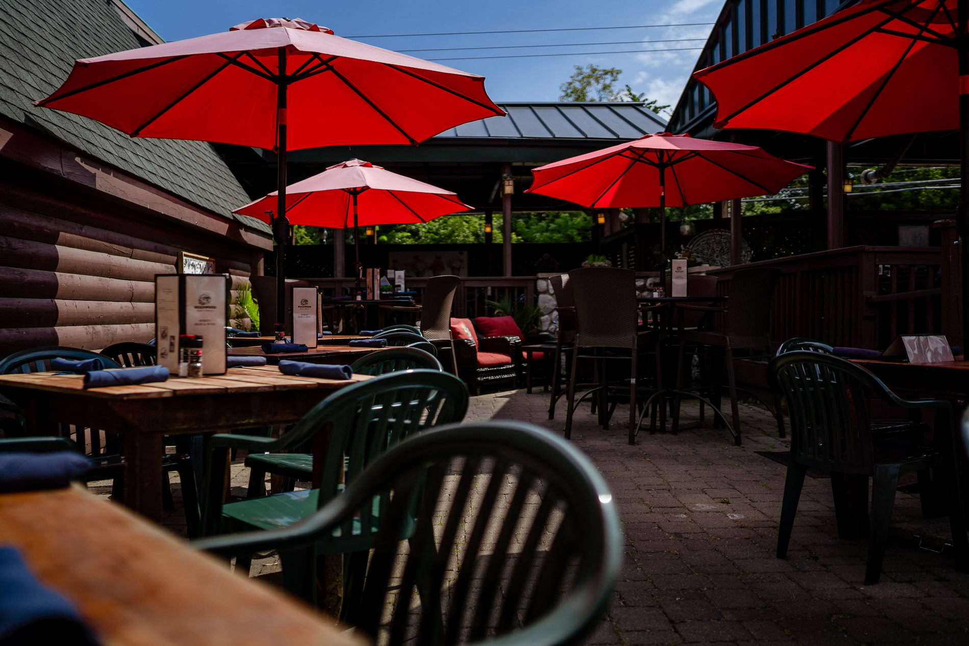 Hiring: Servers &amp; Expos