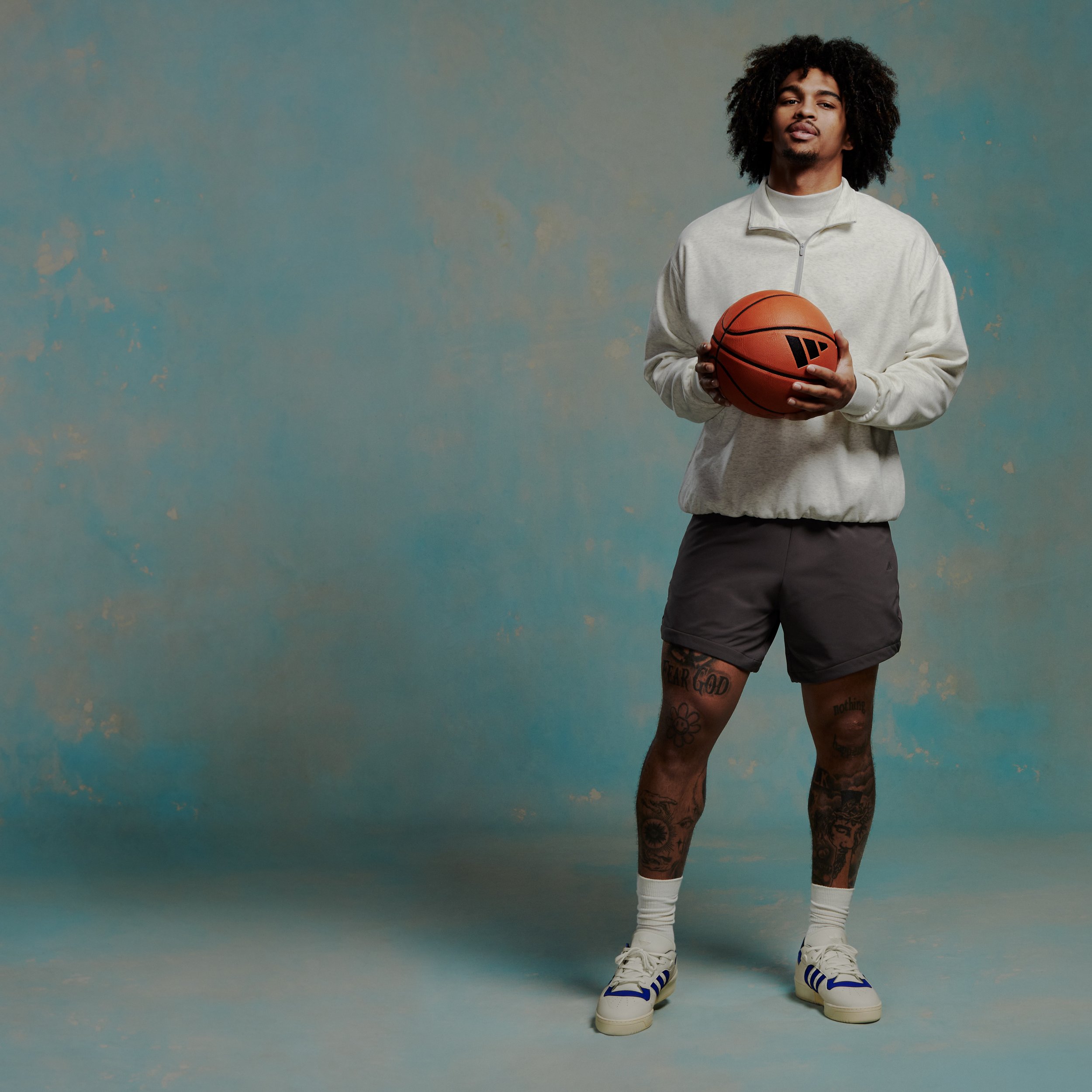 02_KS_SS24_ADIDAS_BASKETBALL_SKYY_CLARK_IG7941_FEB_U_01_0301_SZ_F08_EXT03_1x1.jpg